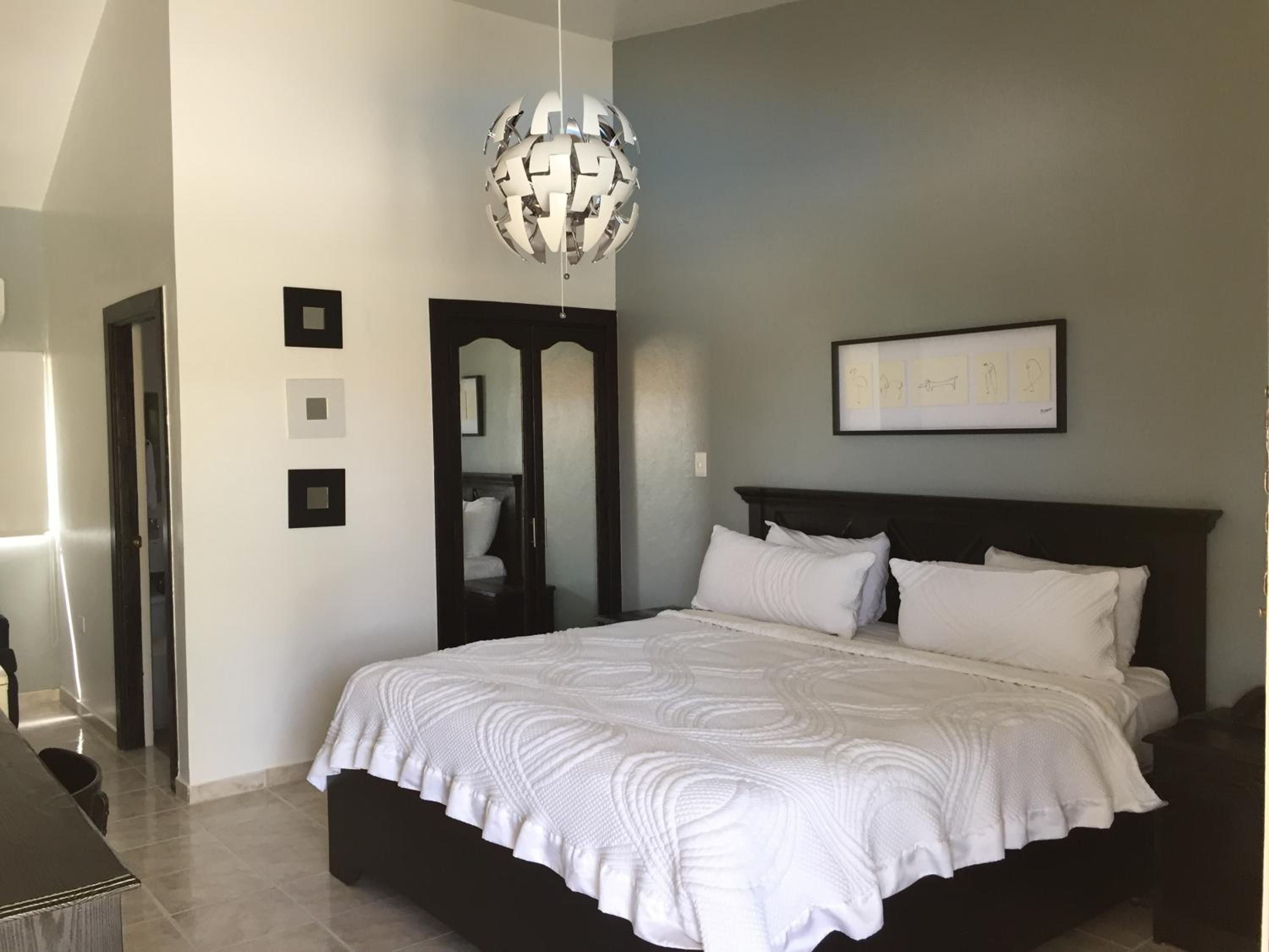 Standard King Room photo 1