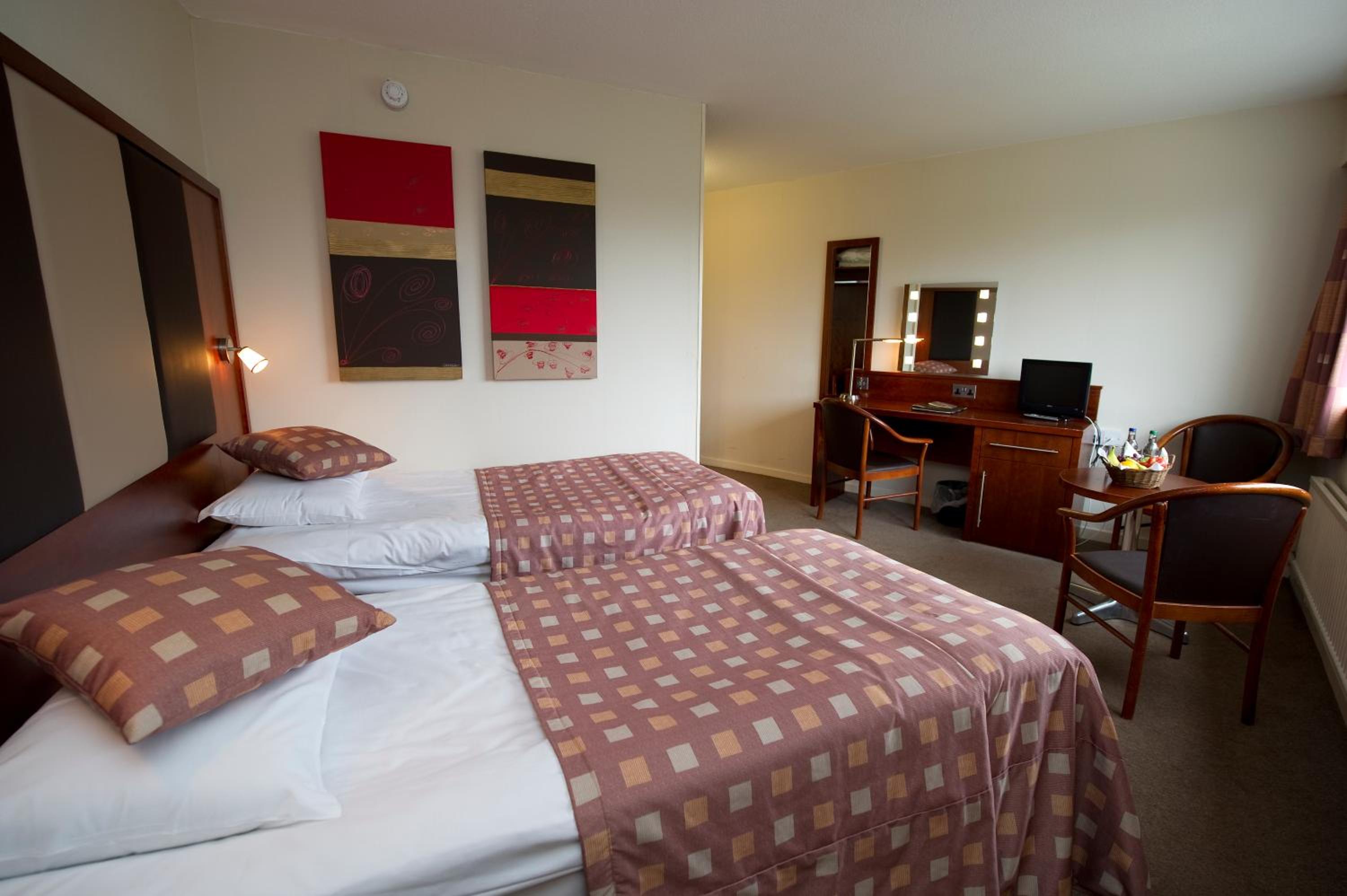 Twin Room - Photo 3