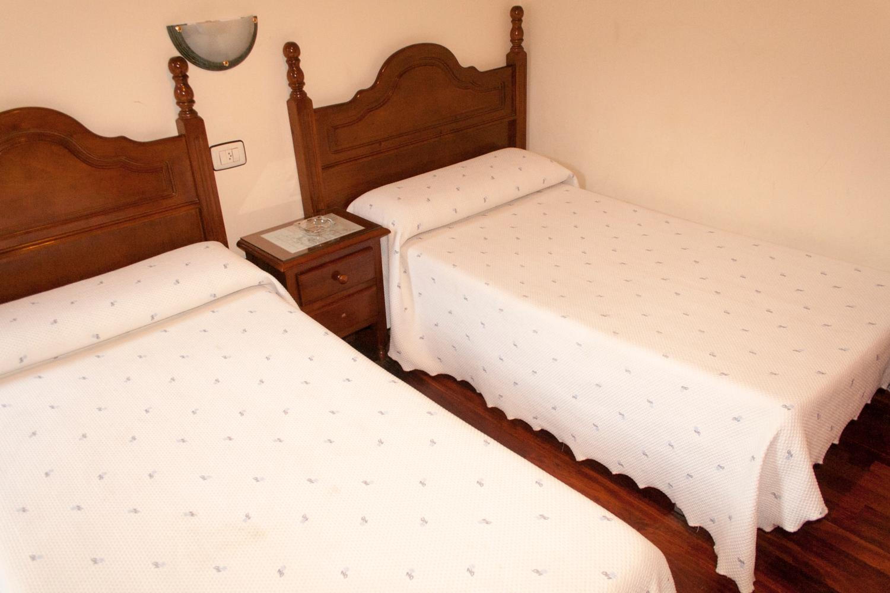 Budget Twin Room photo 3