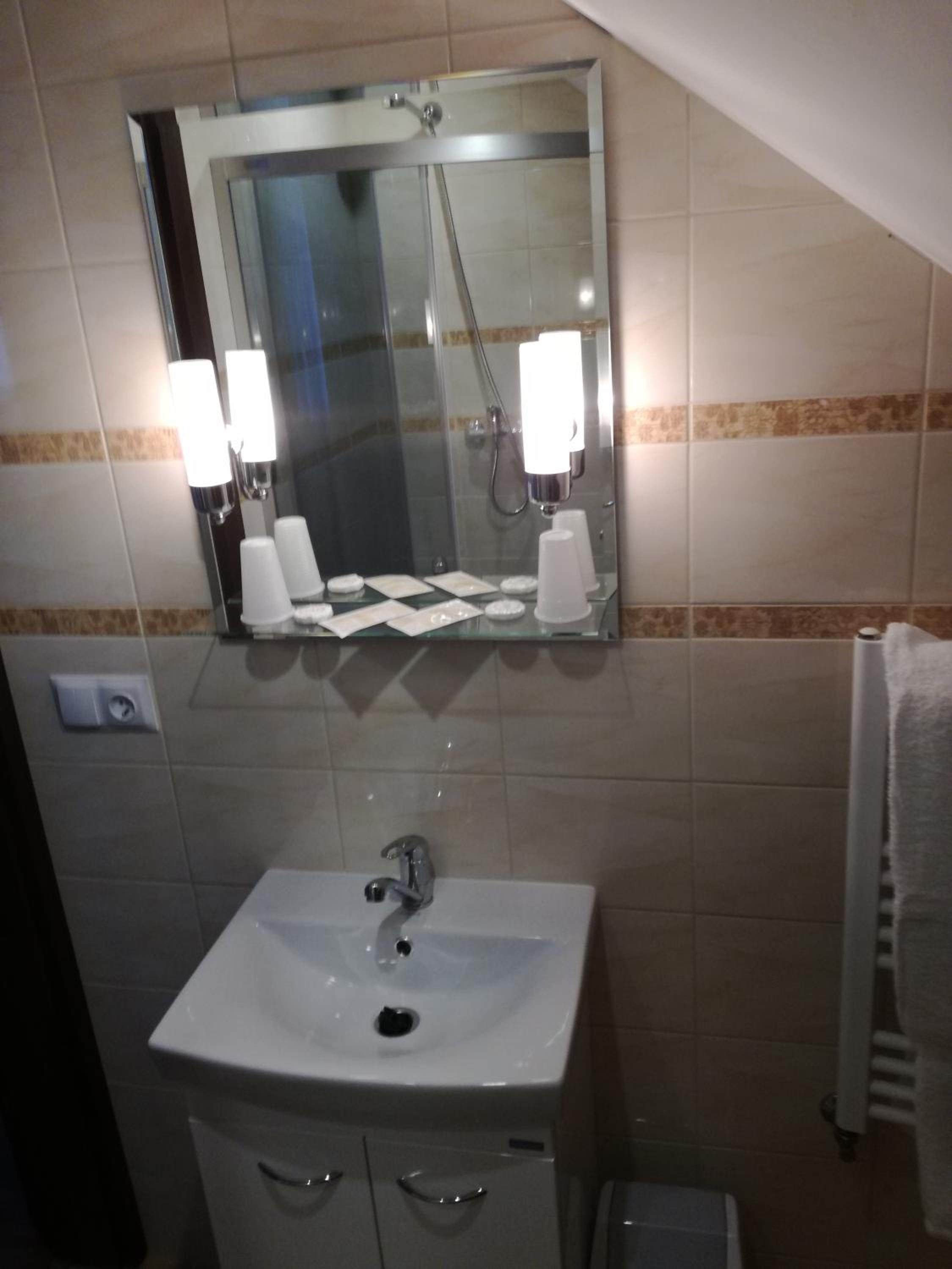 Single Room with Bathroom photo 2