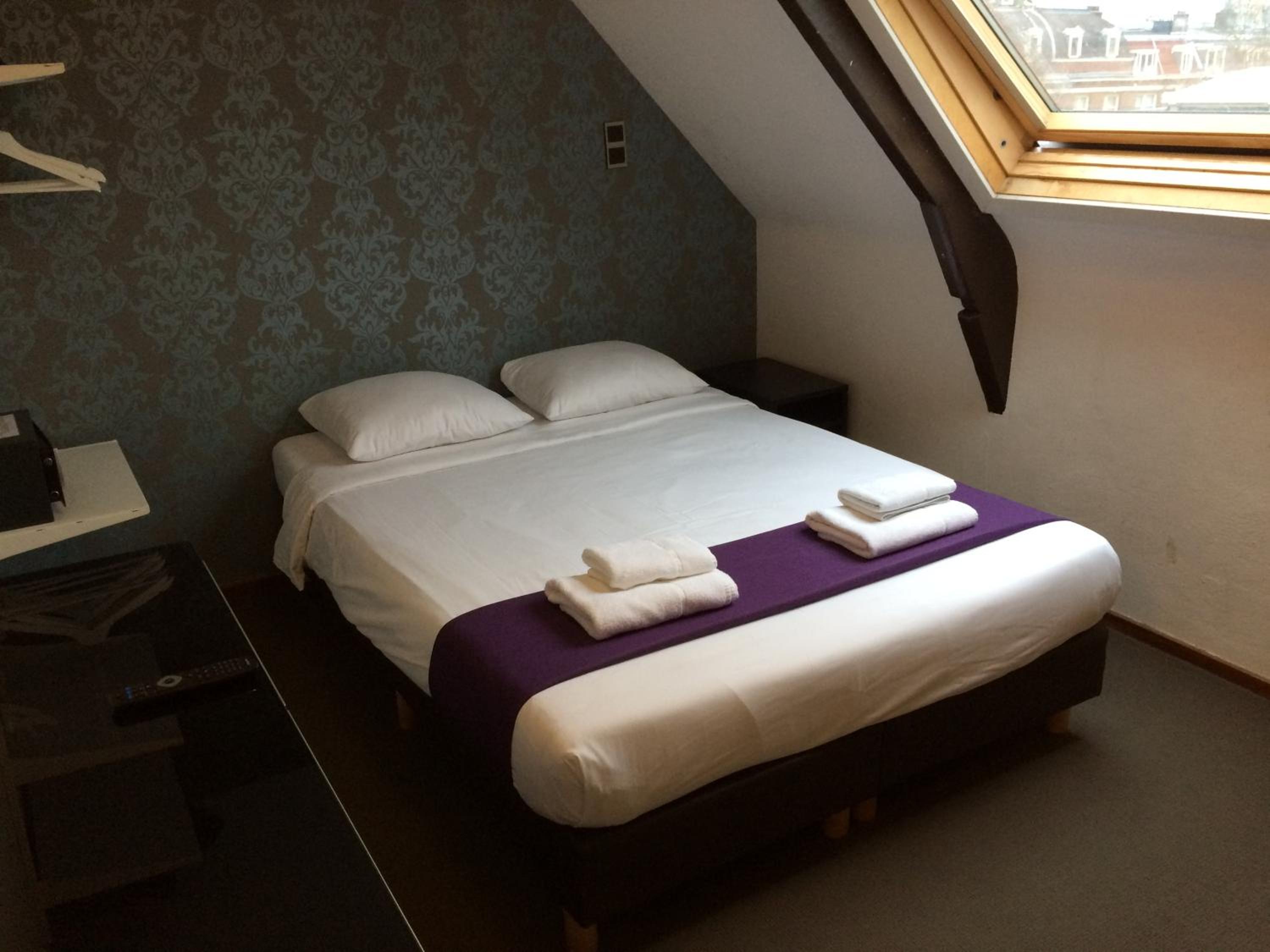 Budget Double Room with Shared Bathroom