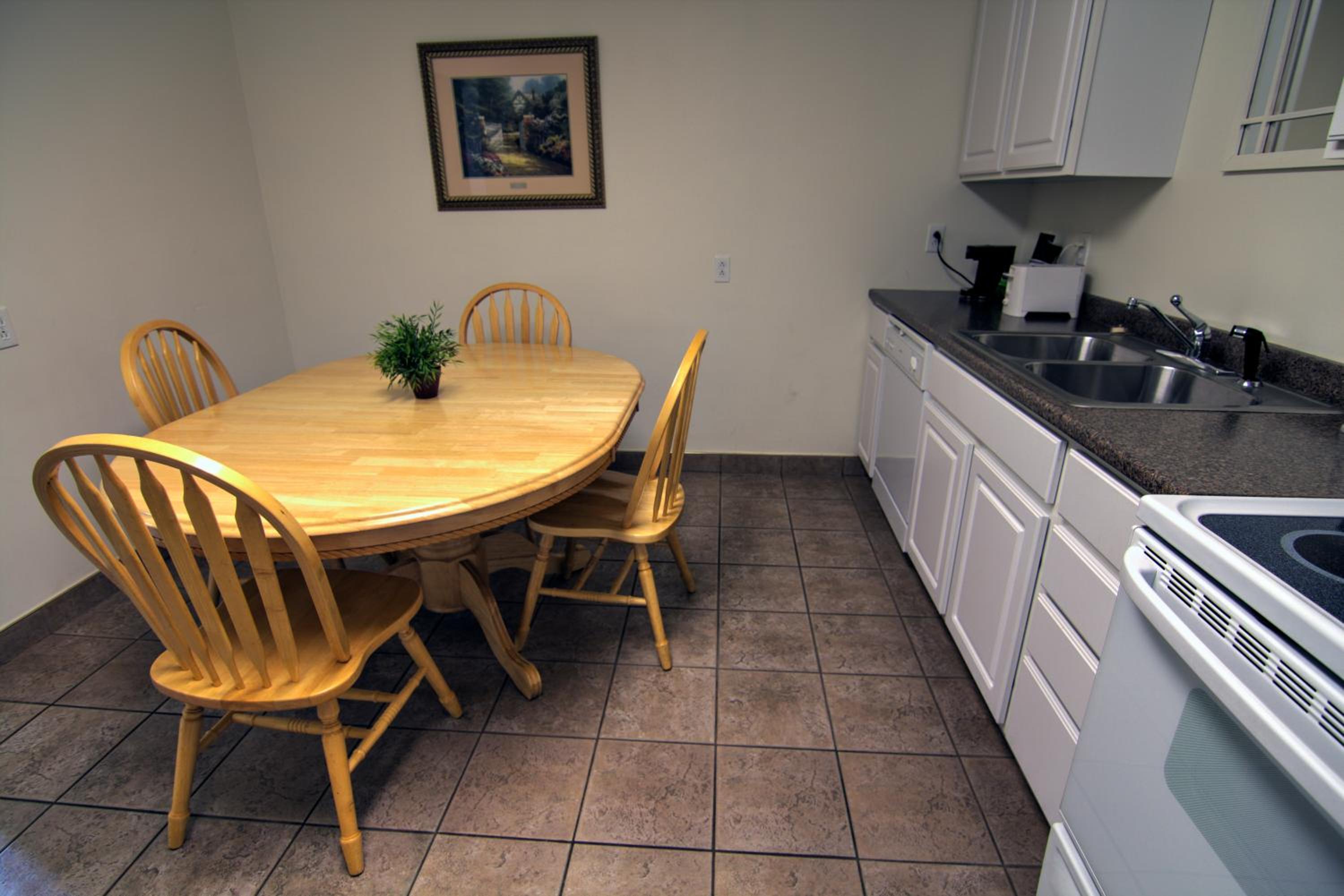 Two-Bedroom Apartment - Photo 2