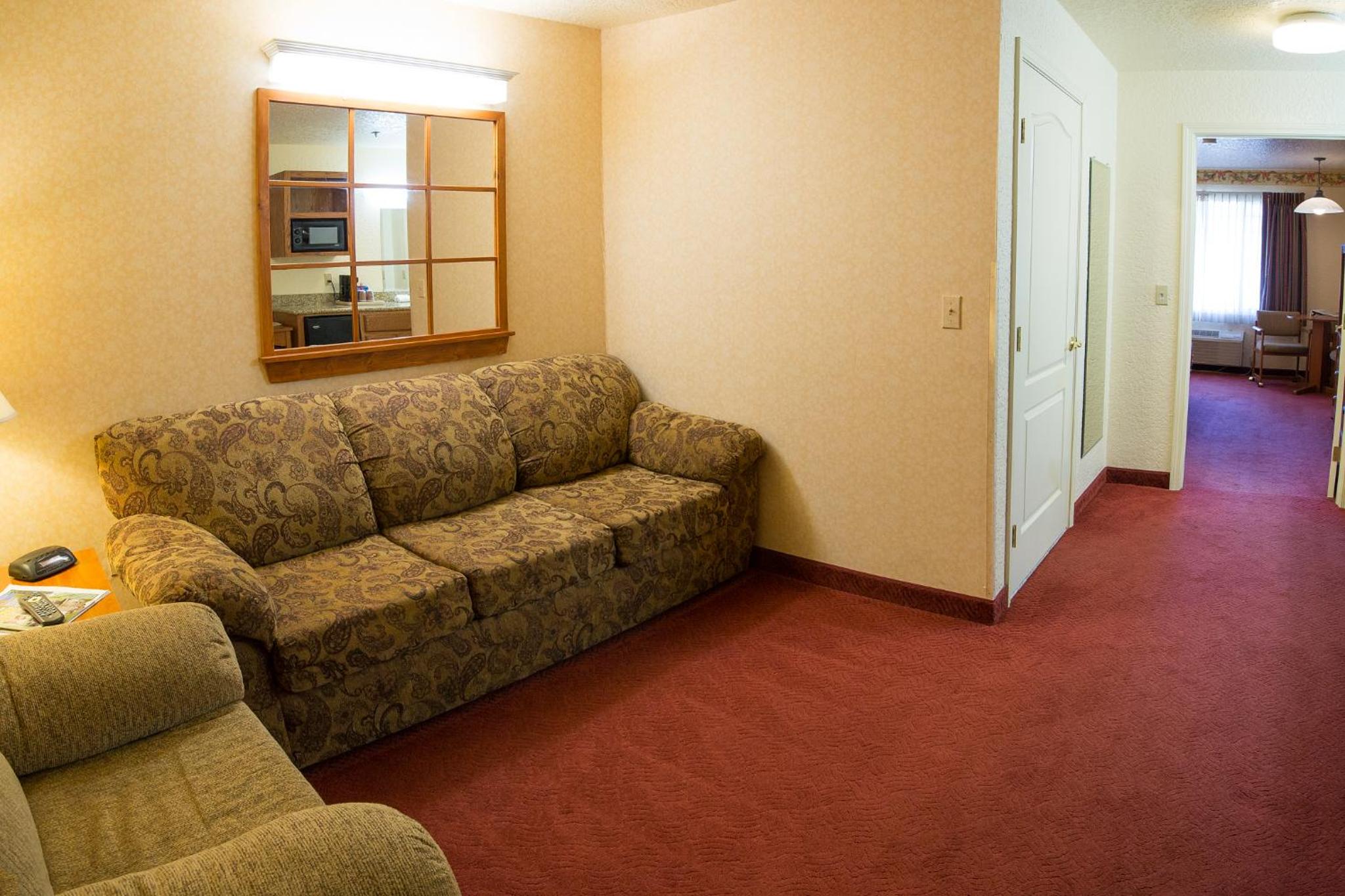 Queen Suite - Photo 1