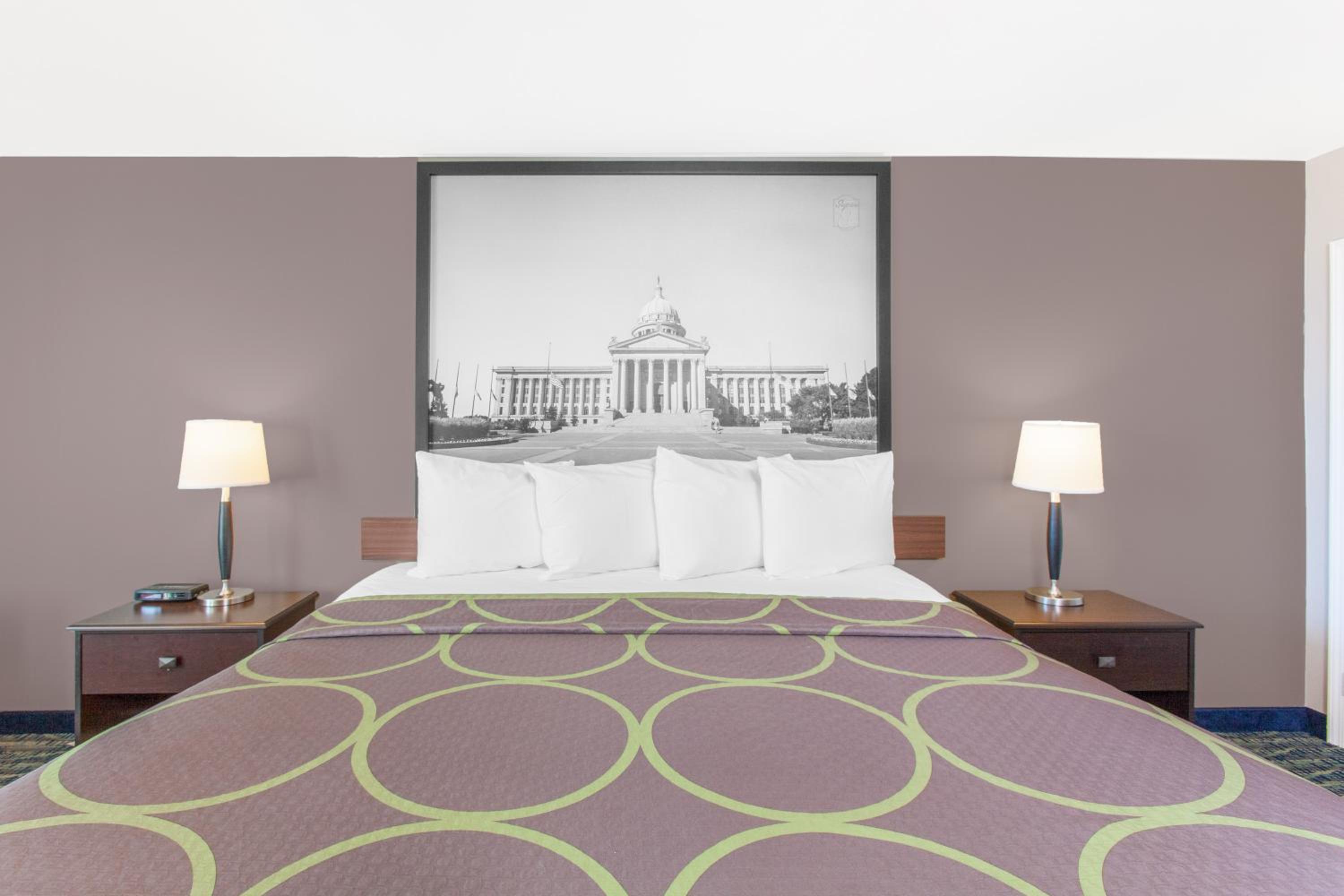 King Room - Non-Smoking - Photo 4