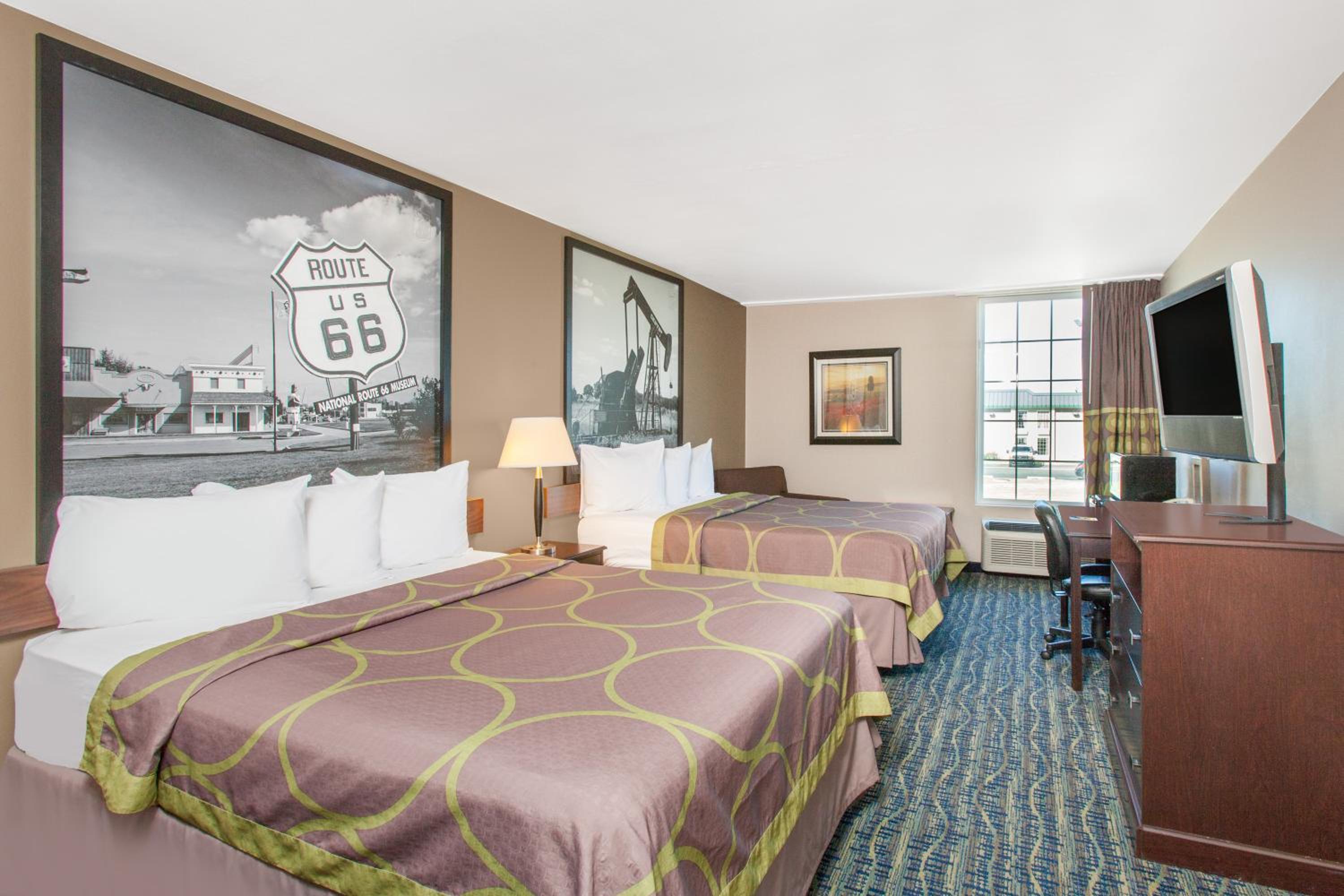 Queen Room with Two Queen Beds - Non-Smoking - Photo 3