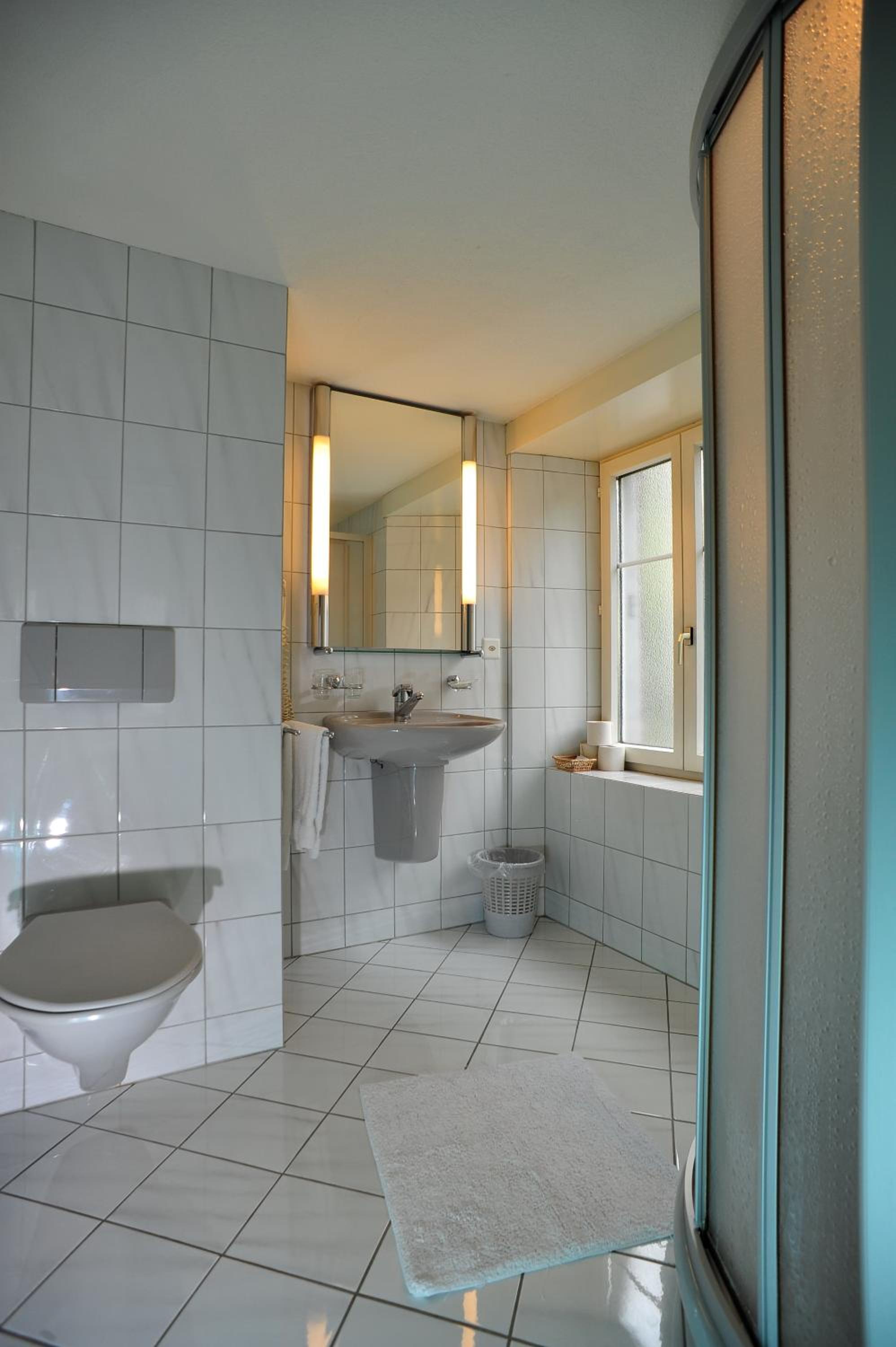 Deluxe Double or Twin Room - Photo 6