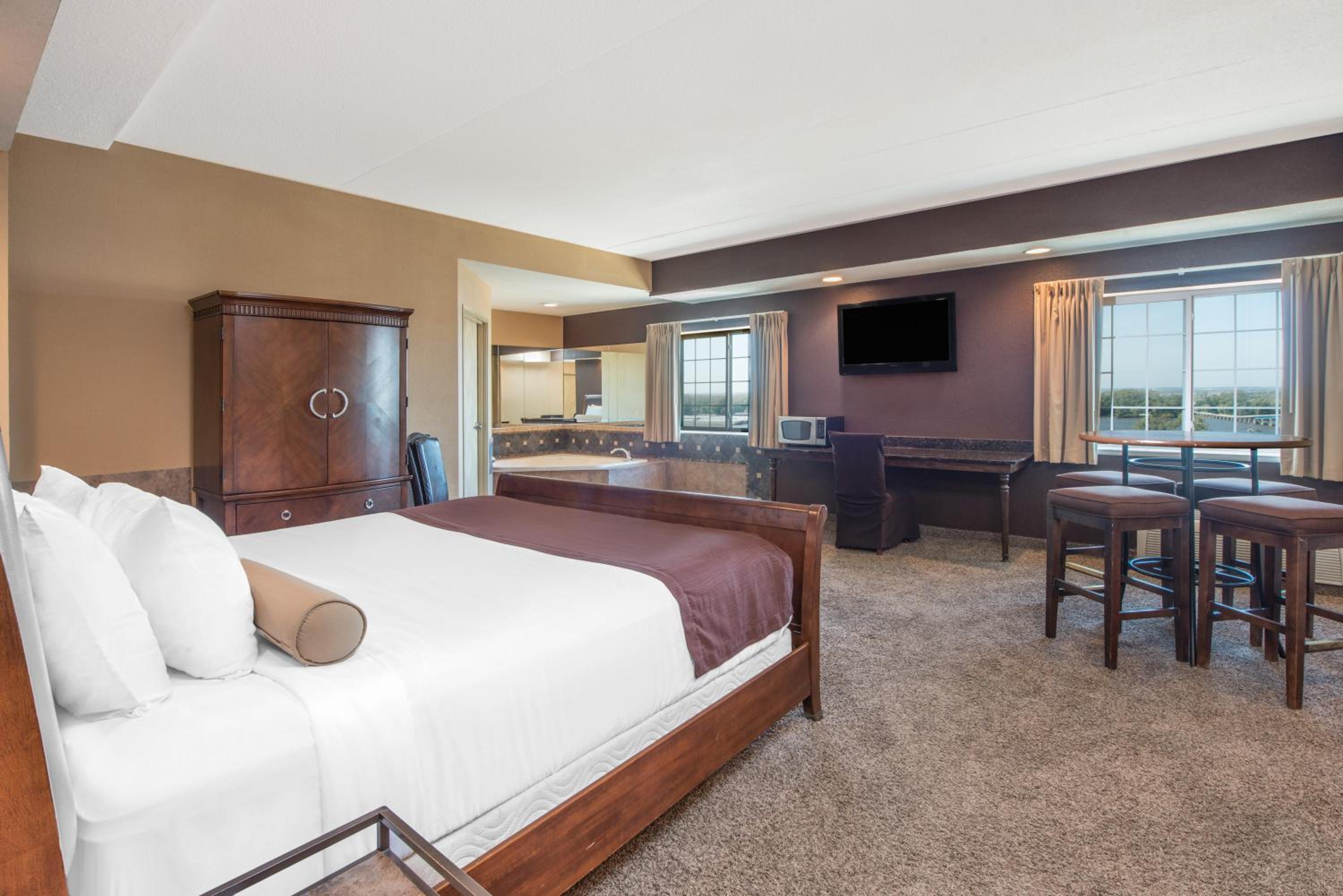 King Studio Suite - Non-Smoking - Photo 5