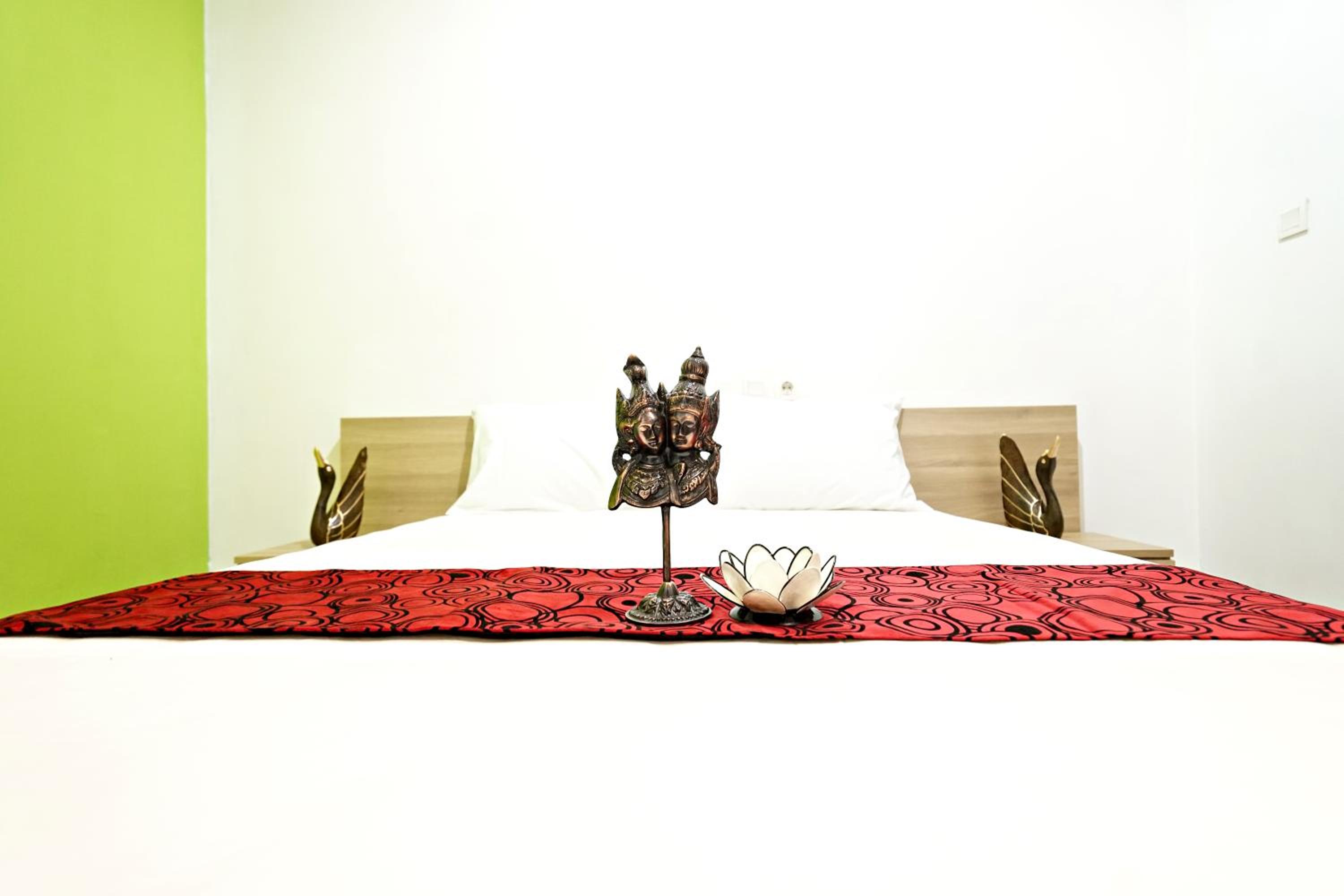 Deluxe Double Room - Photo 13