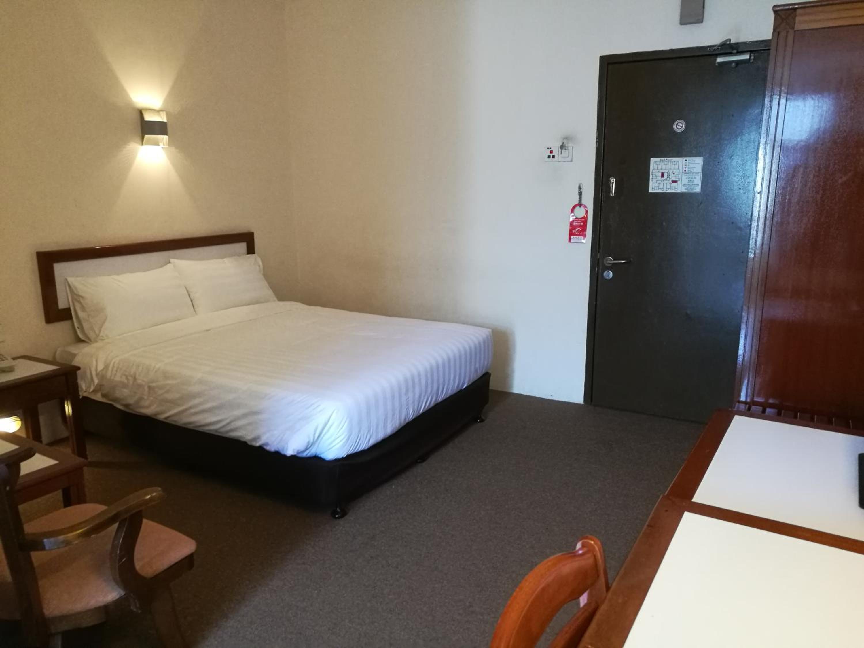 Standard Queen Room