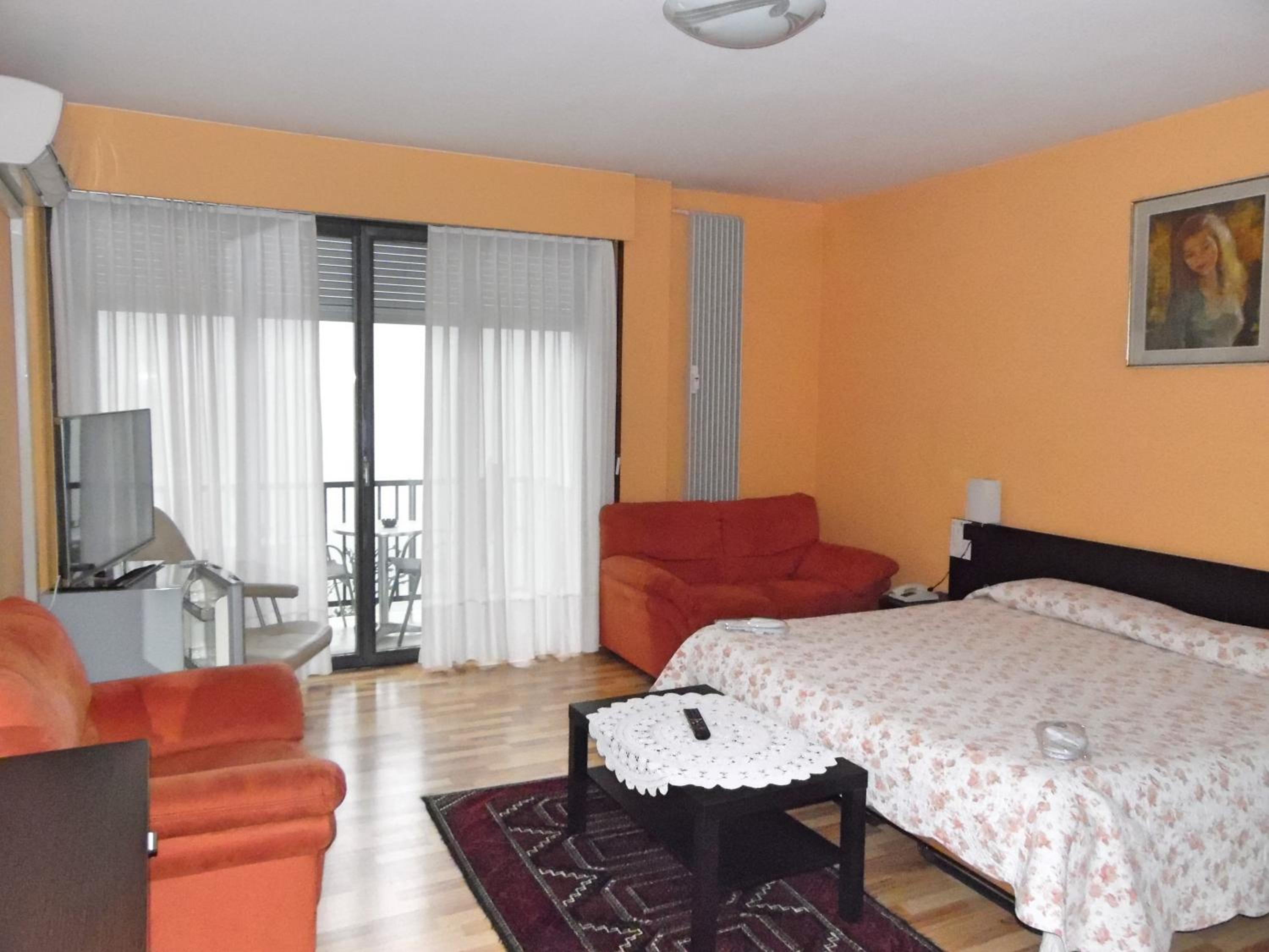 Deluxe Double Room with Balcony and Lake View - Photo 3