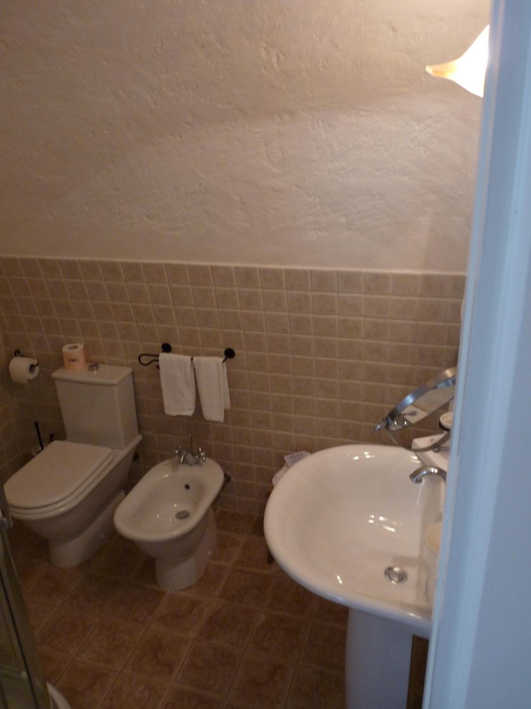 Standard Double Room - Photo 6