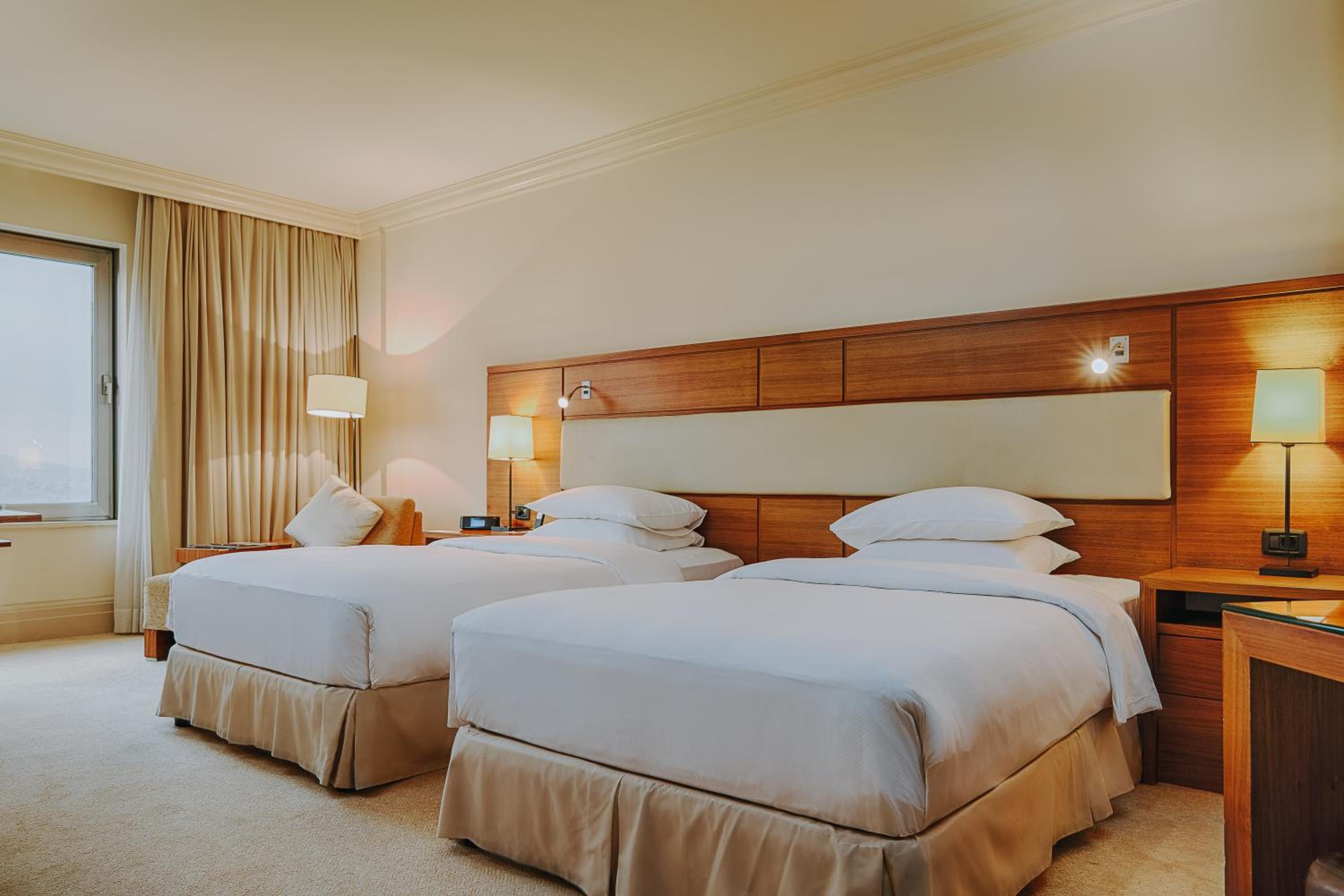 Grand Twin Suite with Lounge Access