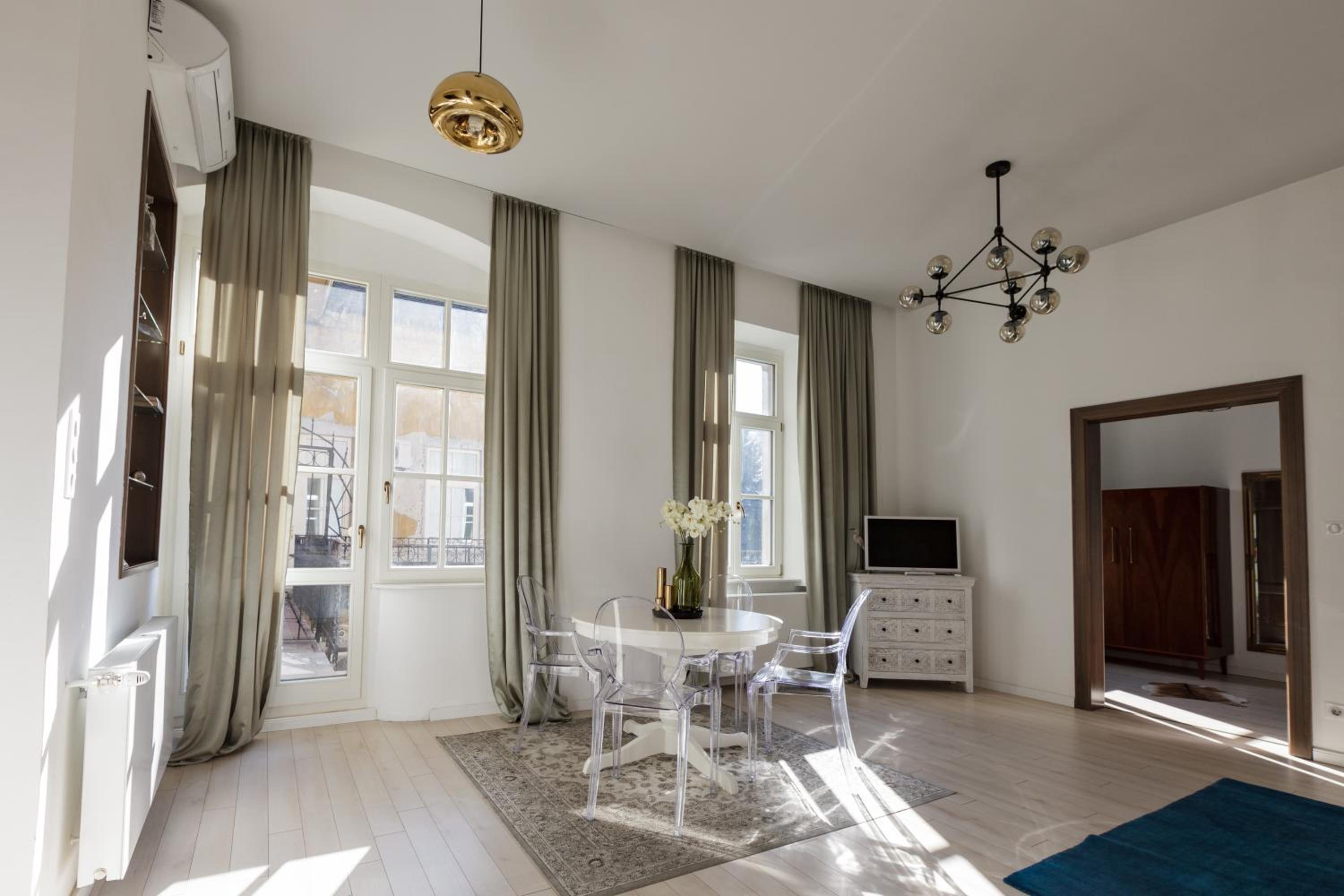 One-Bedroom Apartment with Balcony photo 2