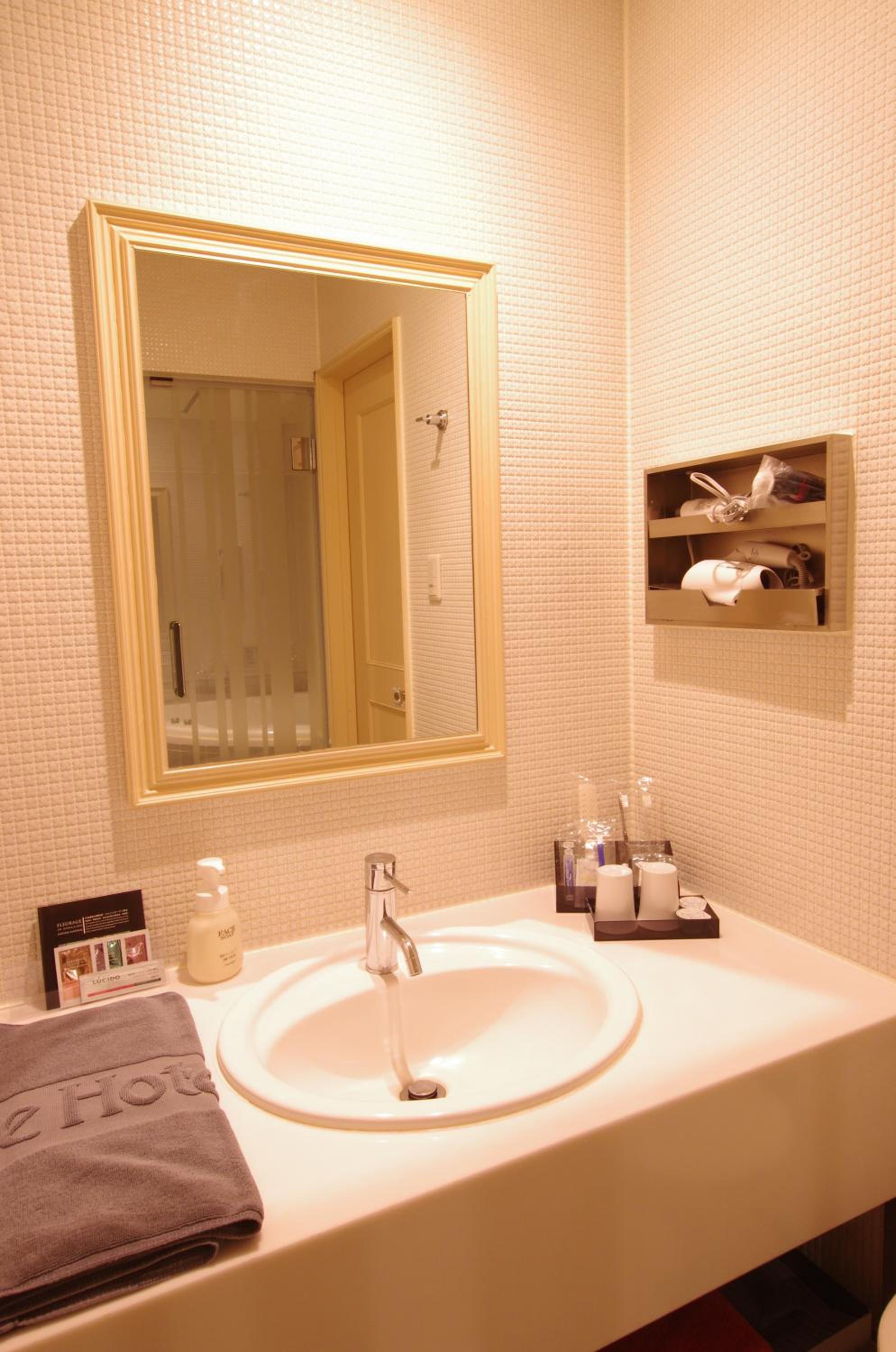 Deluxe Double Room - Non Smoking - 15:00 Check in - Photo 4