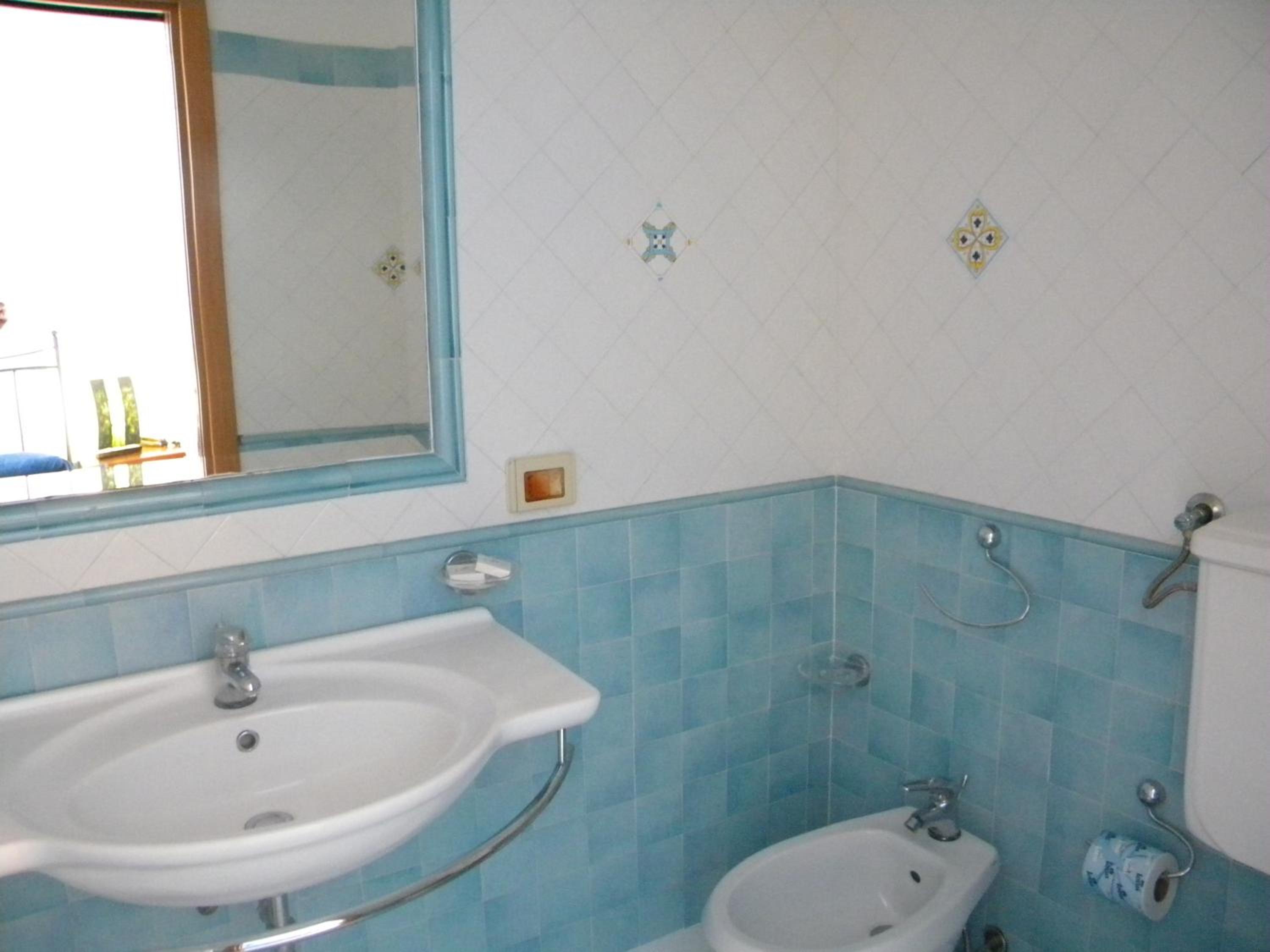 Double Room with Balcony and Sea View - Photo 5