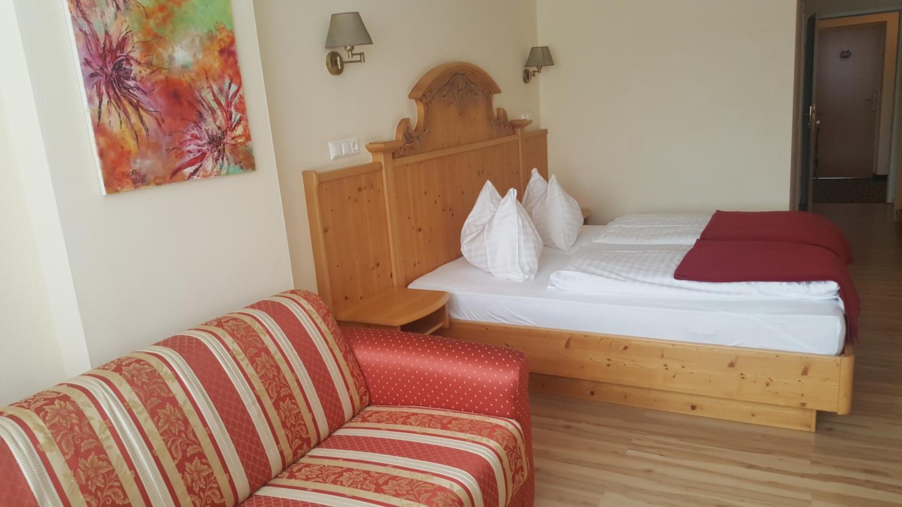 Large Double Room photo 1