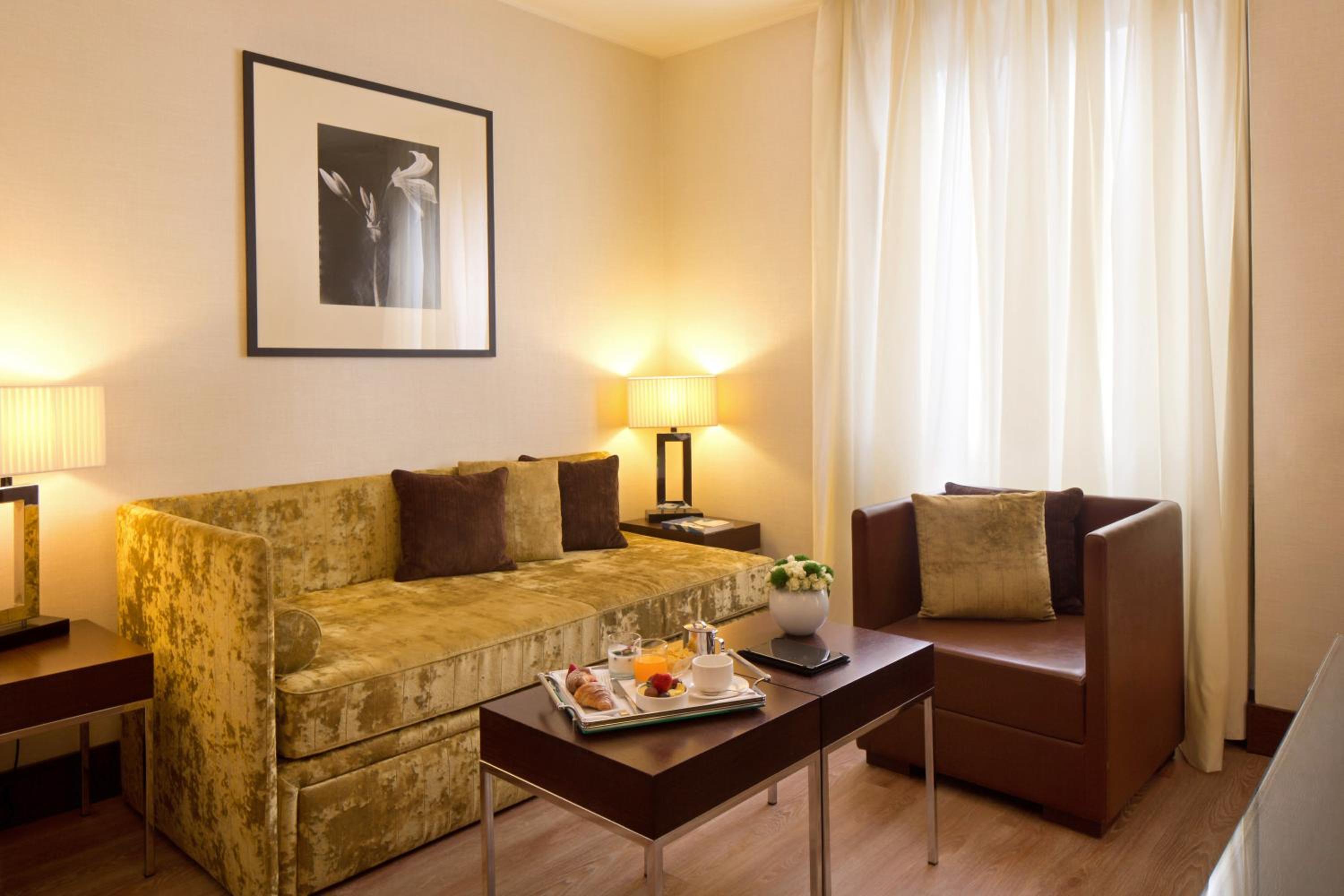 Suite - Photo 7