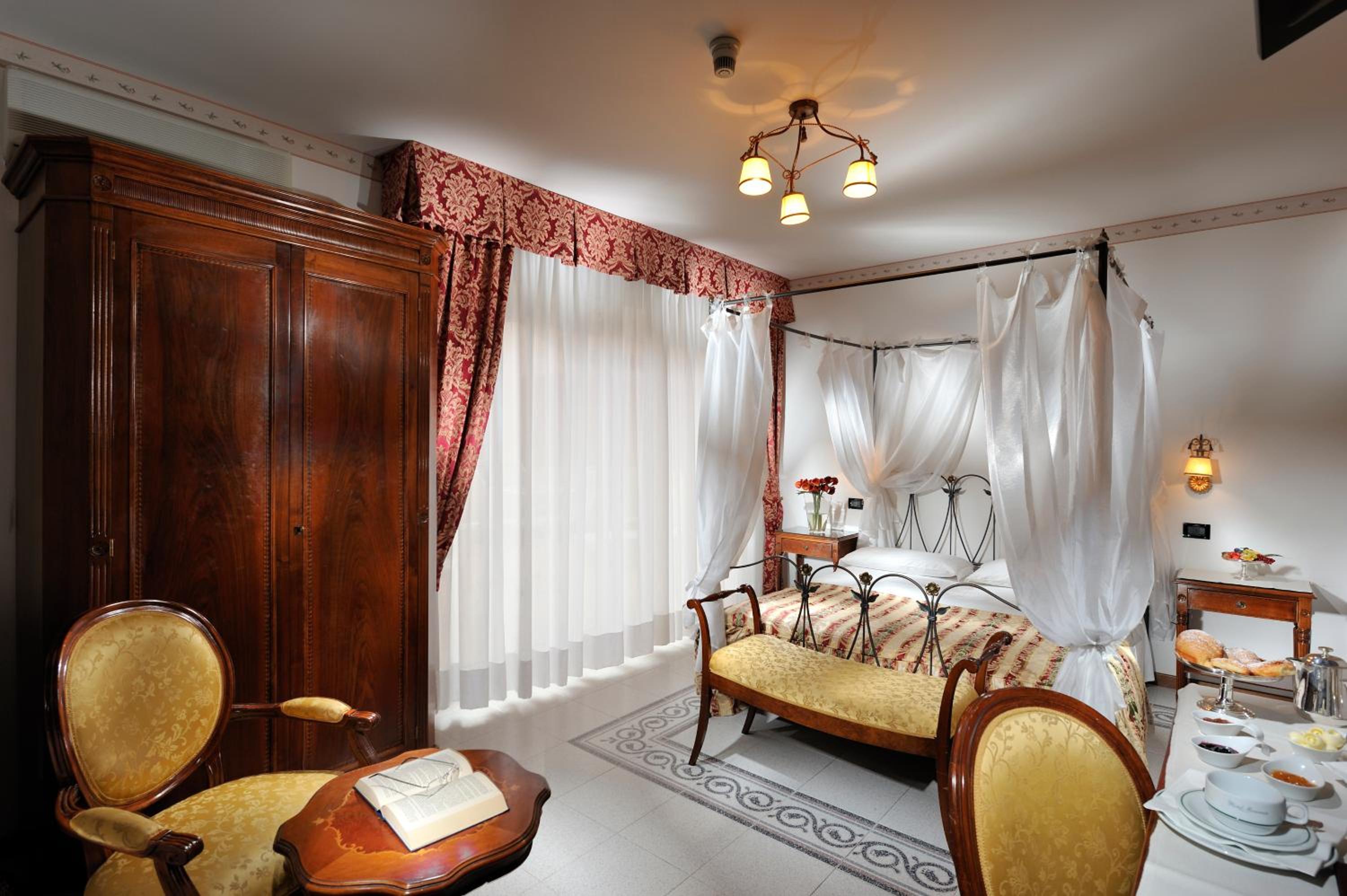 Two Connecting Double Rooms with Terrace