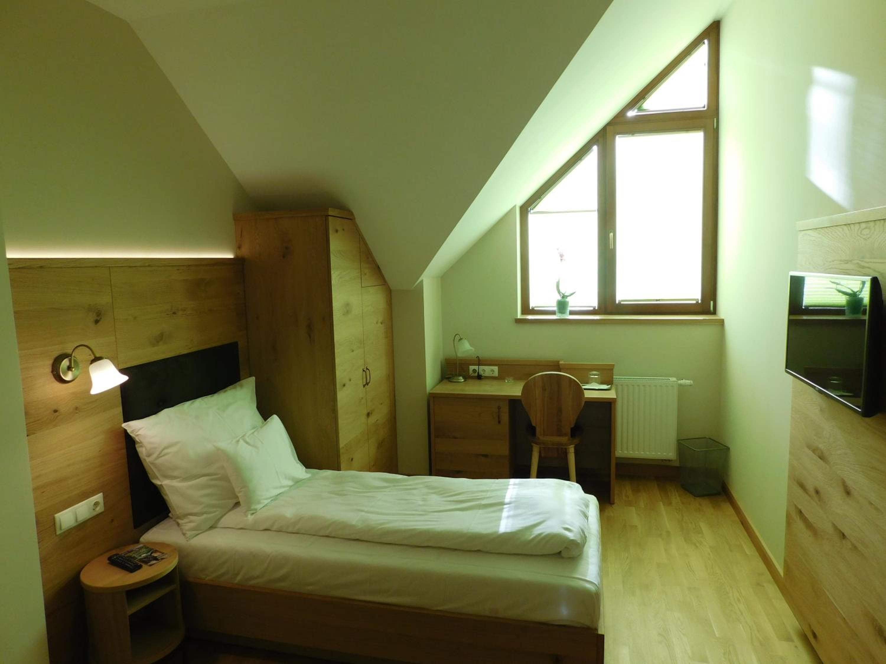 Twin Room with Bathroom photo 1