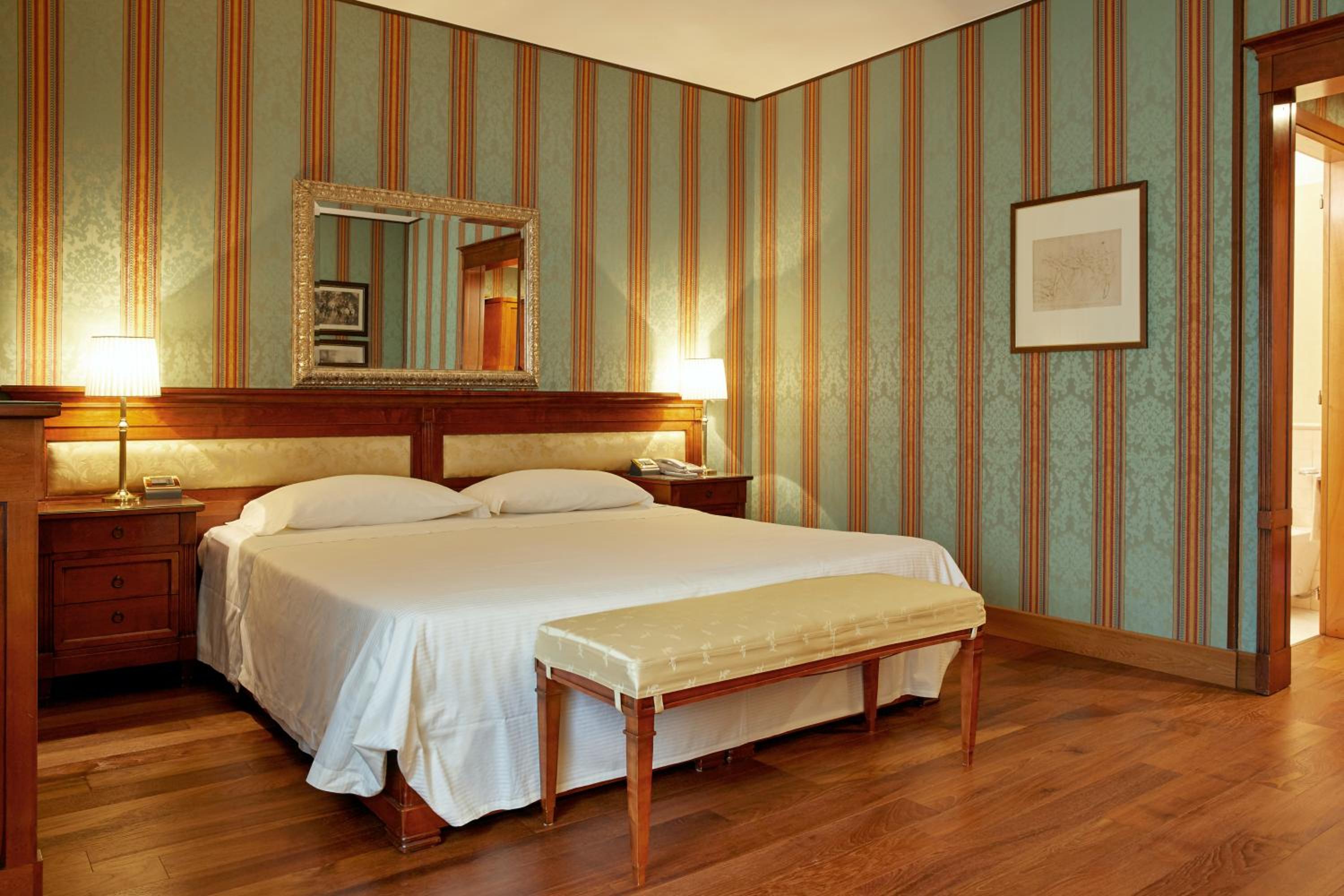 Deluxe Double or Twin Room - Photo 8