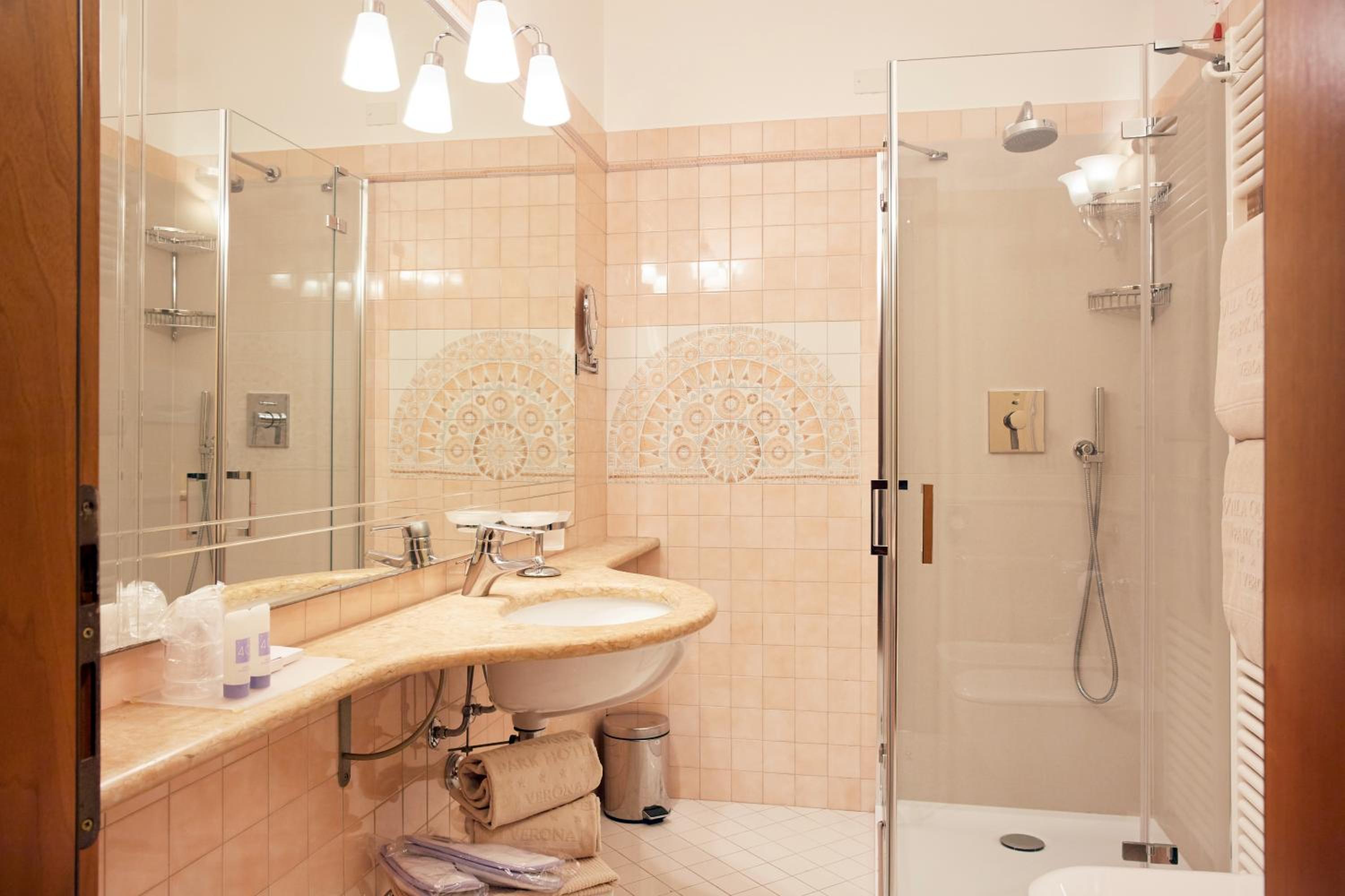Classic  Double or Twin Room - Photo 2