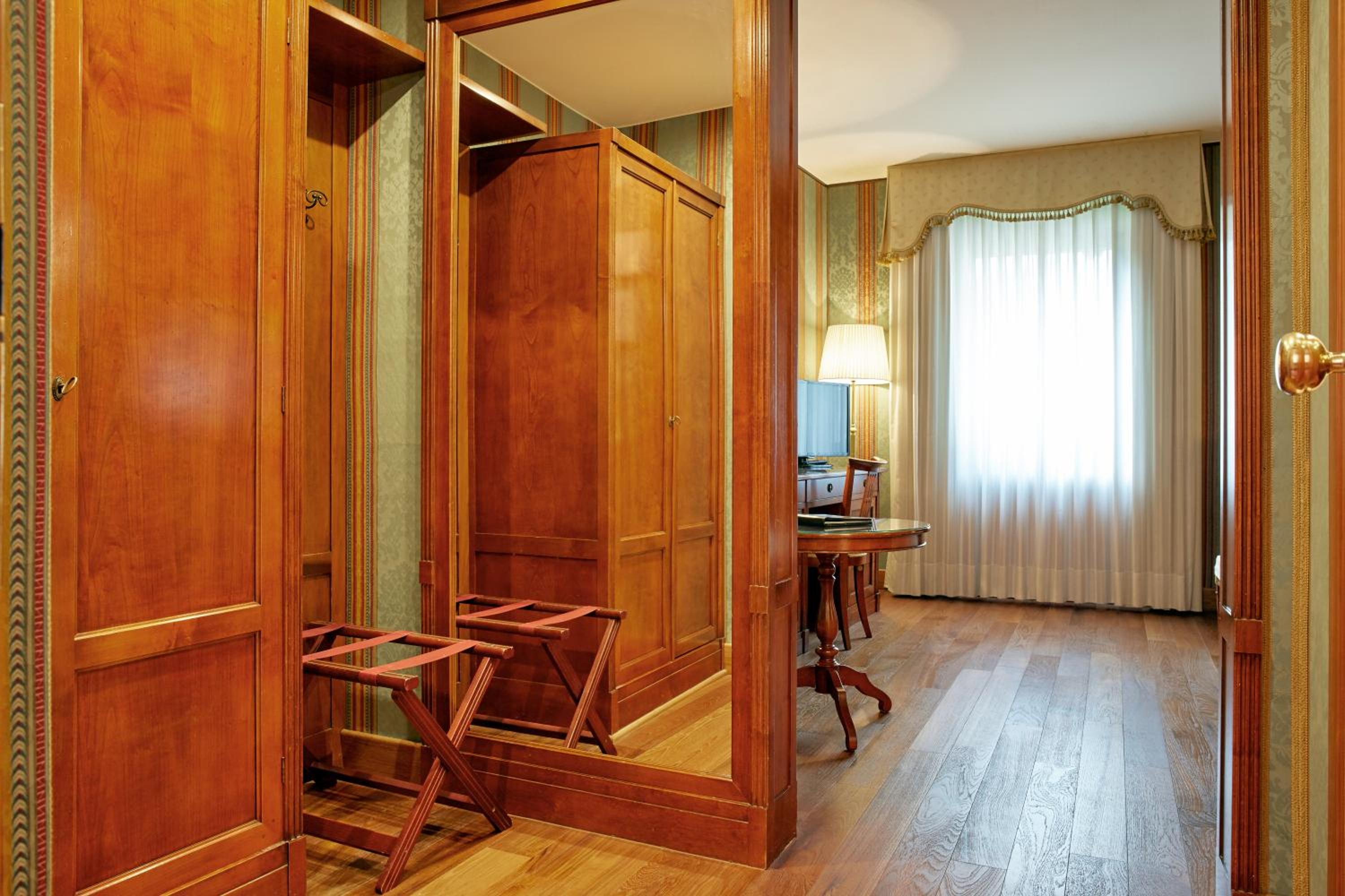 Deluxe Double or Twin Room - Photo 3