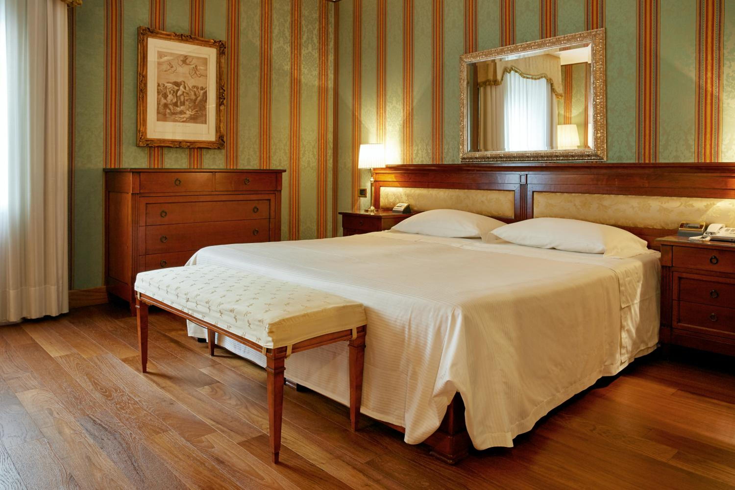 Deluxe Double or Twin Room - Photo 12