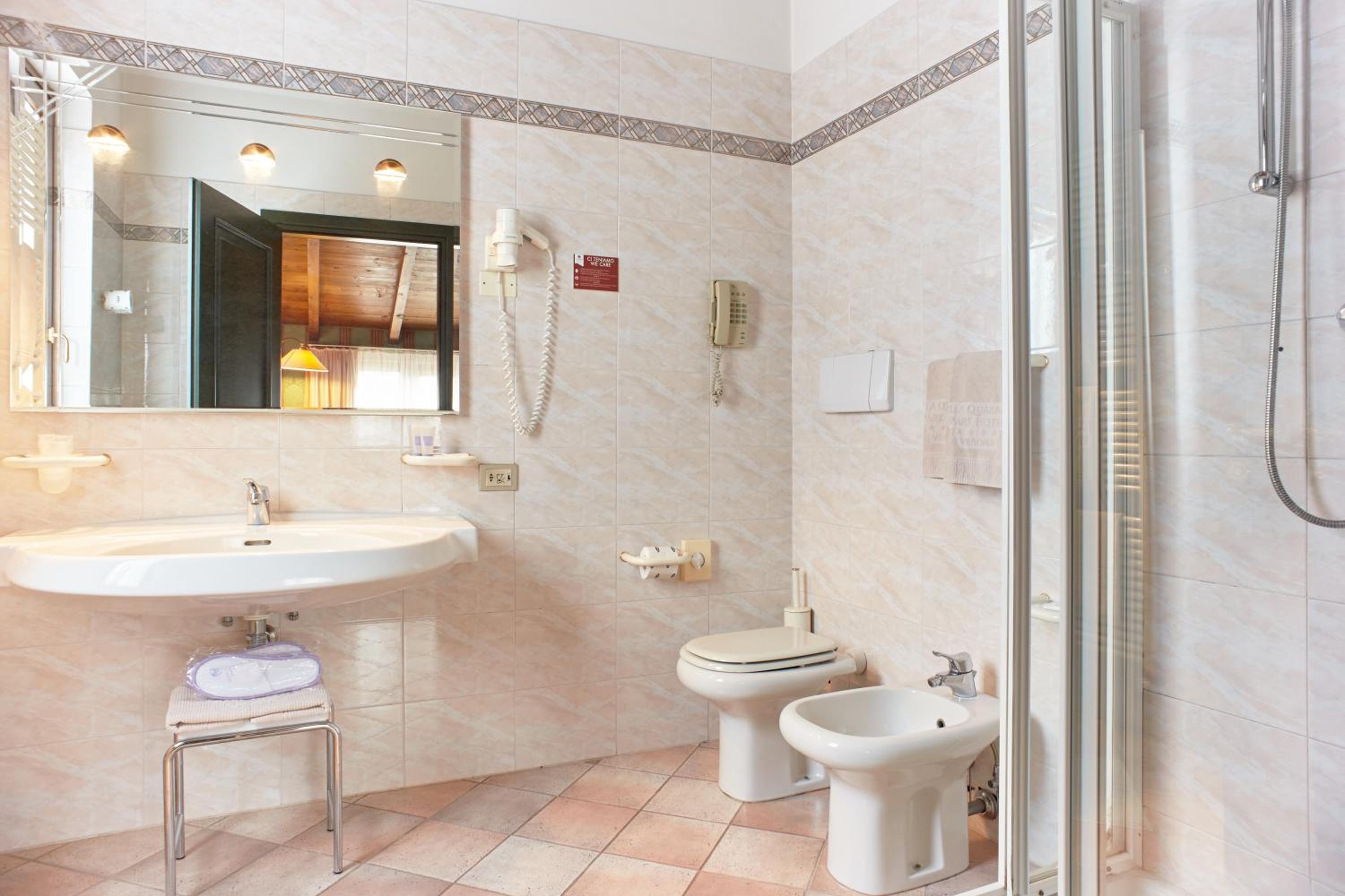 Classic  Double or Twin Room - Photo 8