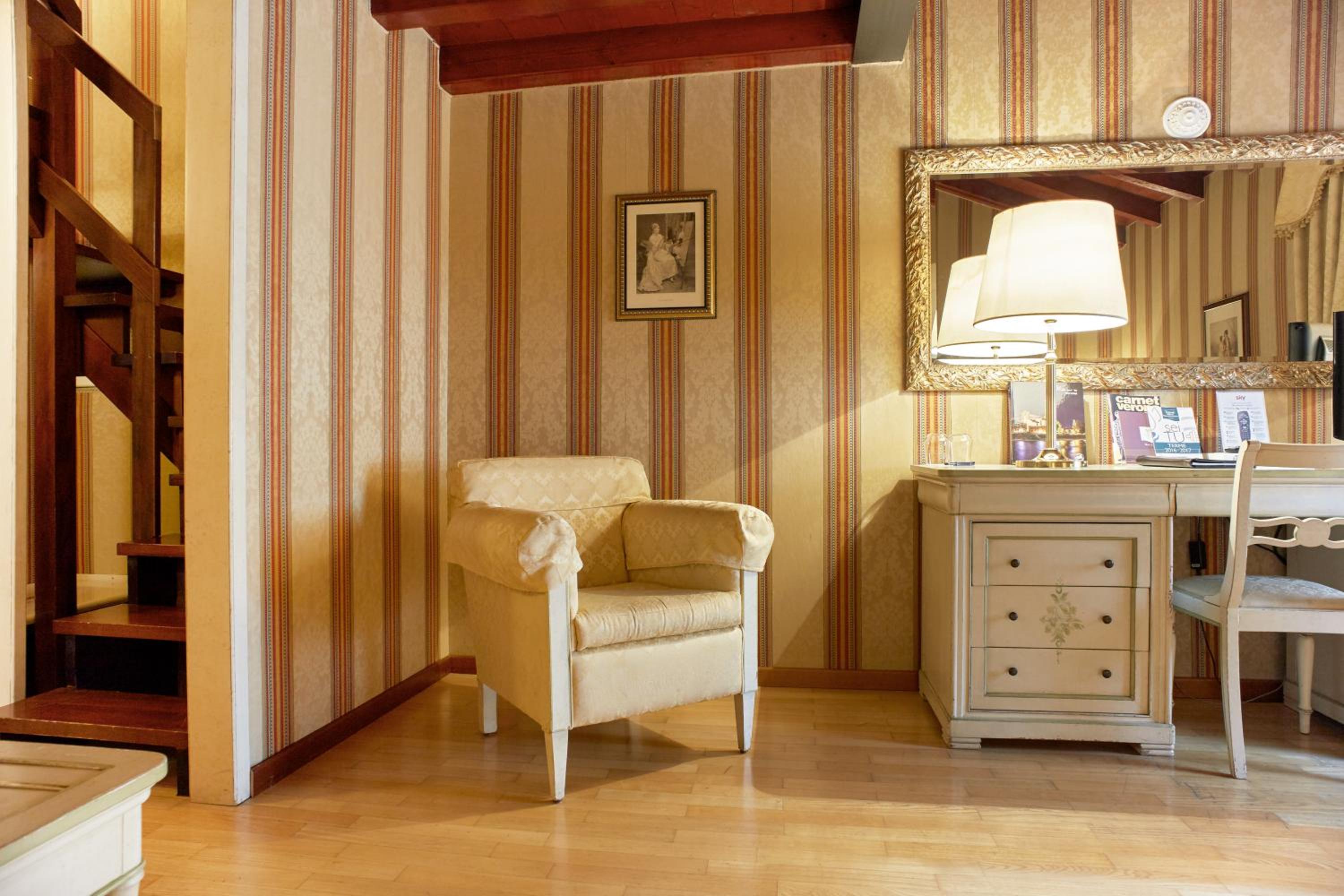 Family Room (2 Adults + 2 Children) - Photo 4
