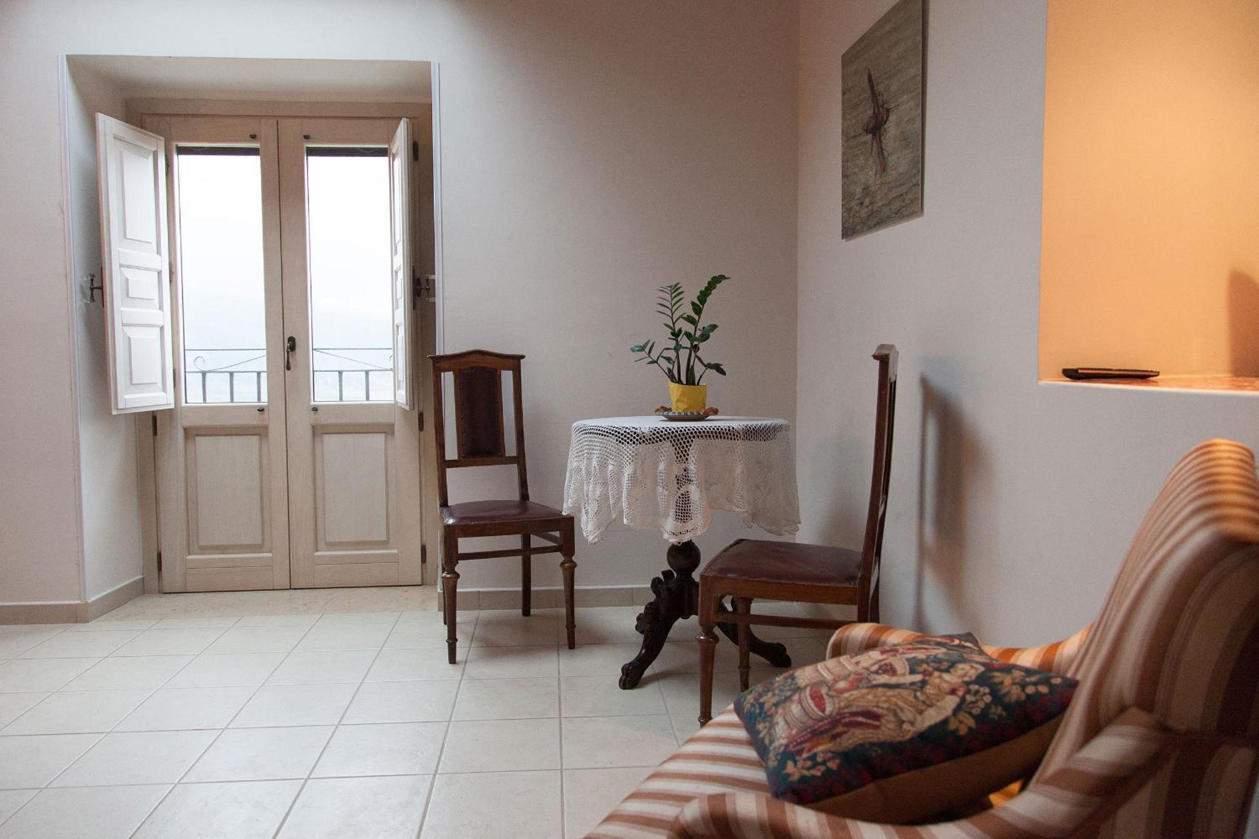 Suite - Photo 9
