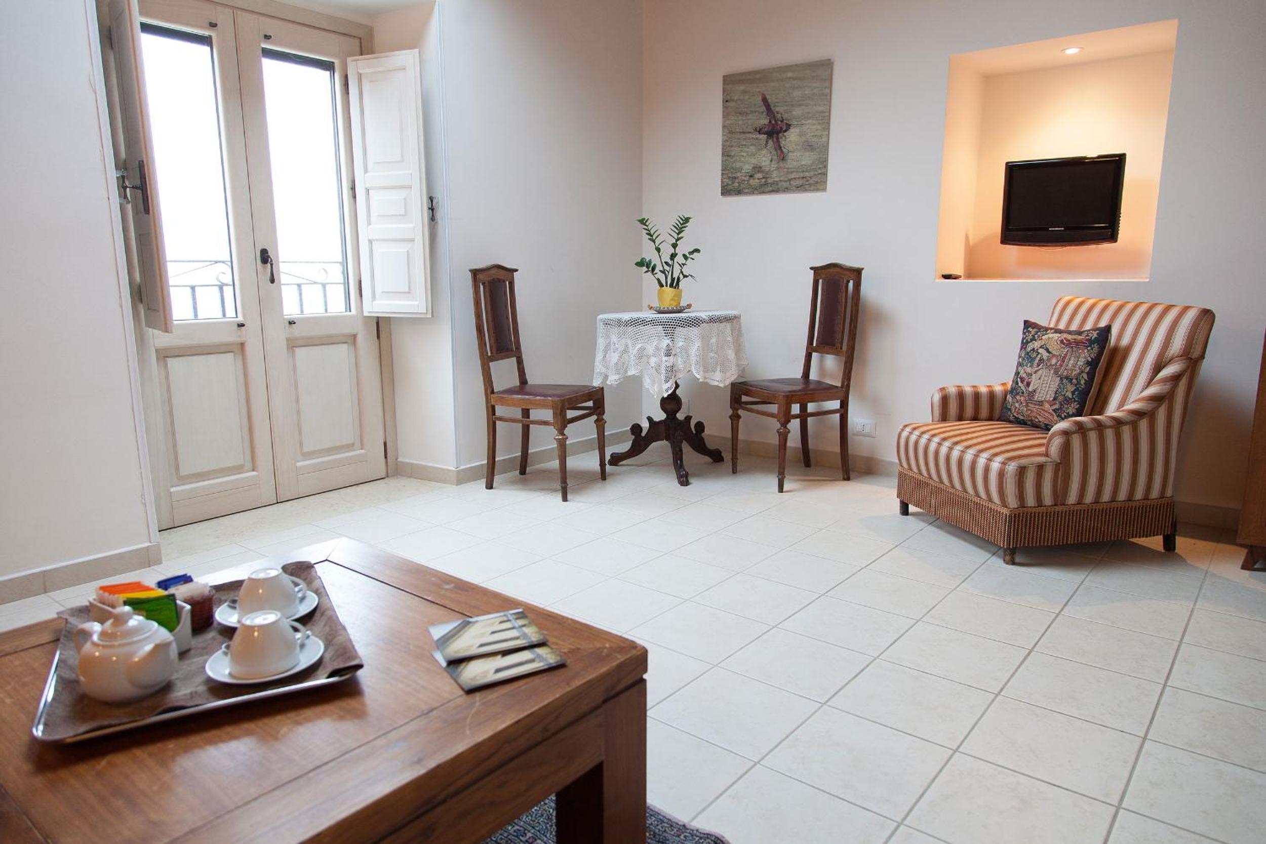 Suite - Photo 3