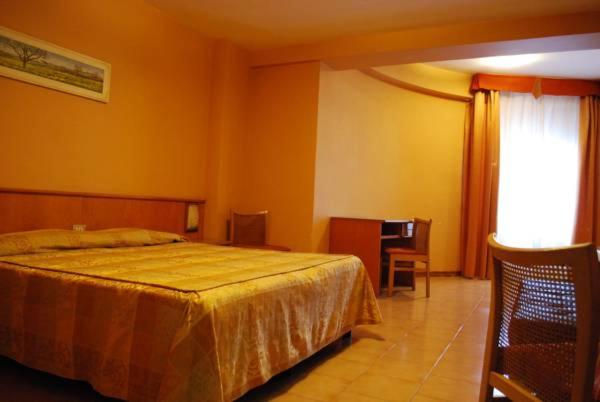 Standard Triple Room - Photo 2