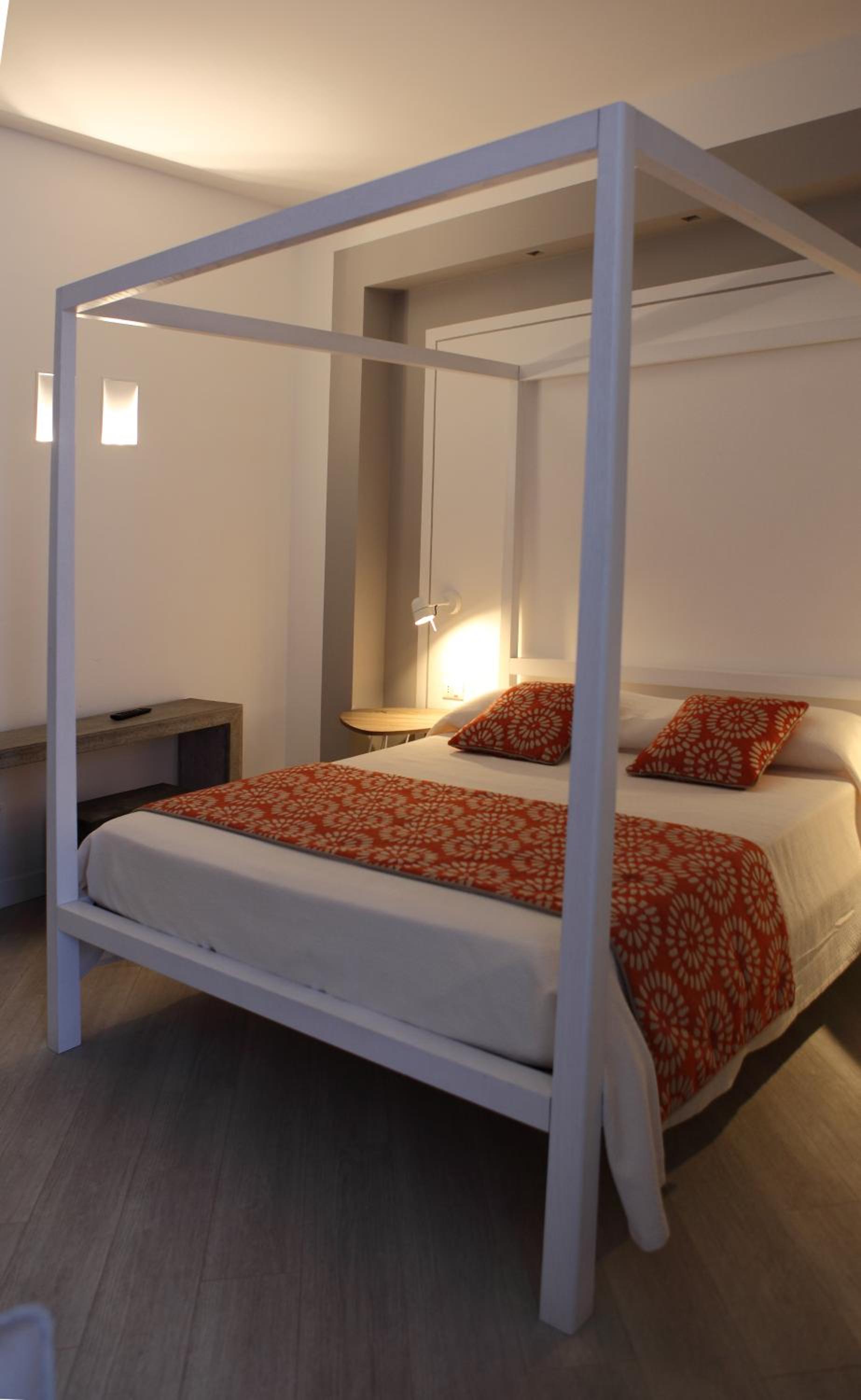 Deluxe Double Room with Balcony - Photo 2