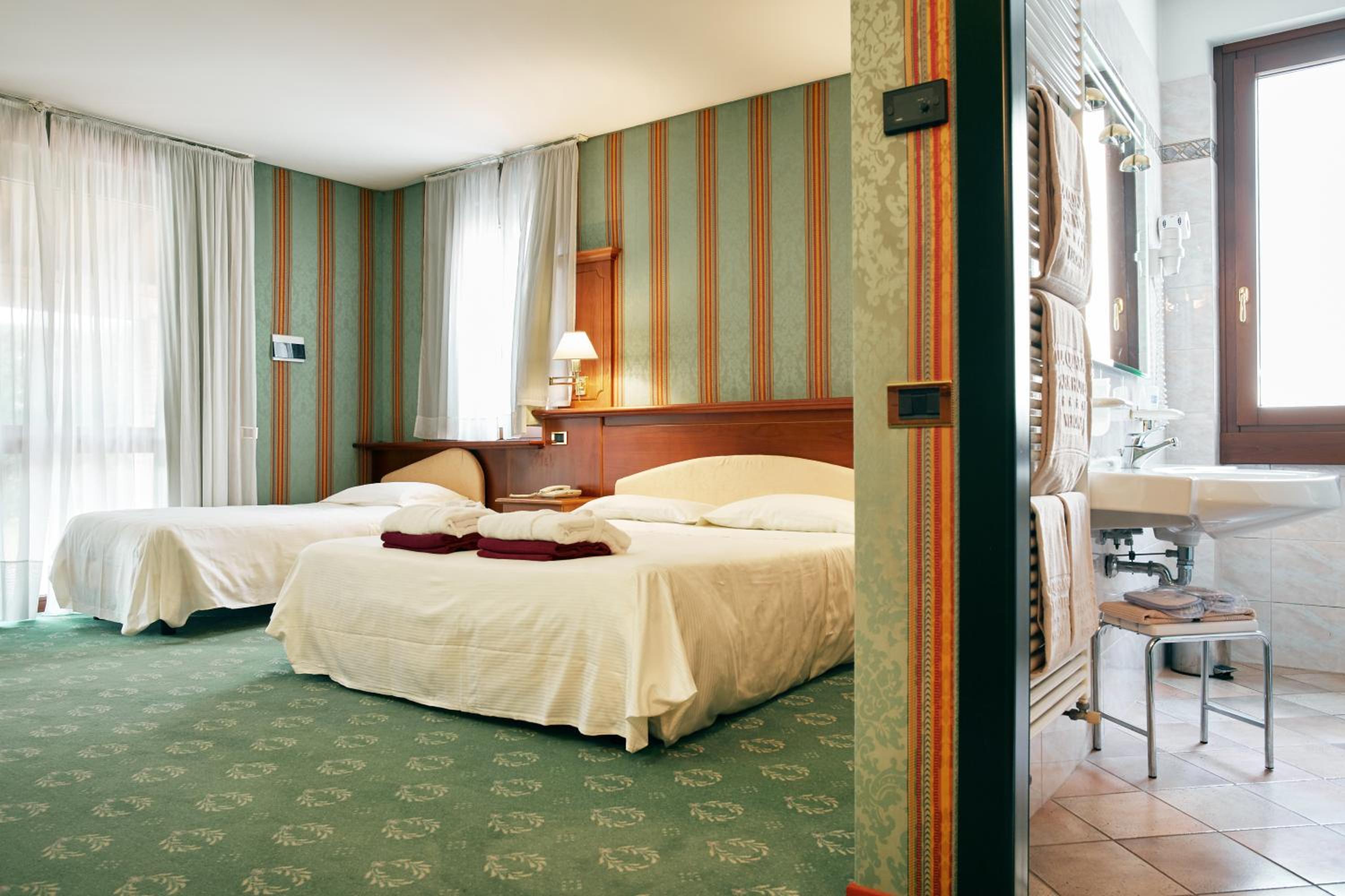 Triple Room - Photo 8