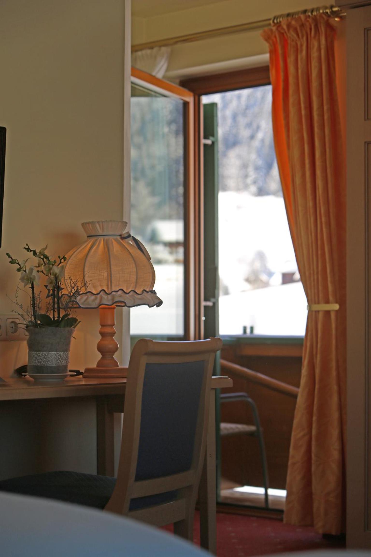 Family Room with Mountain View photo 1