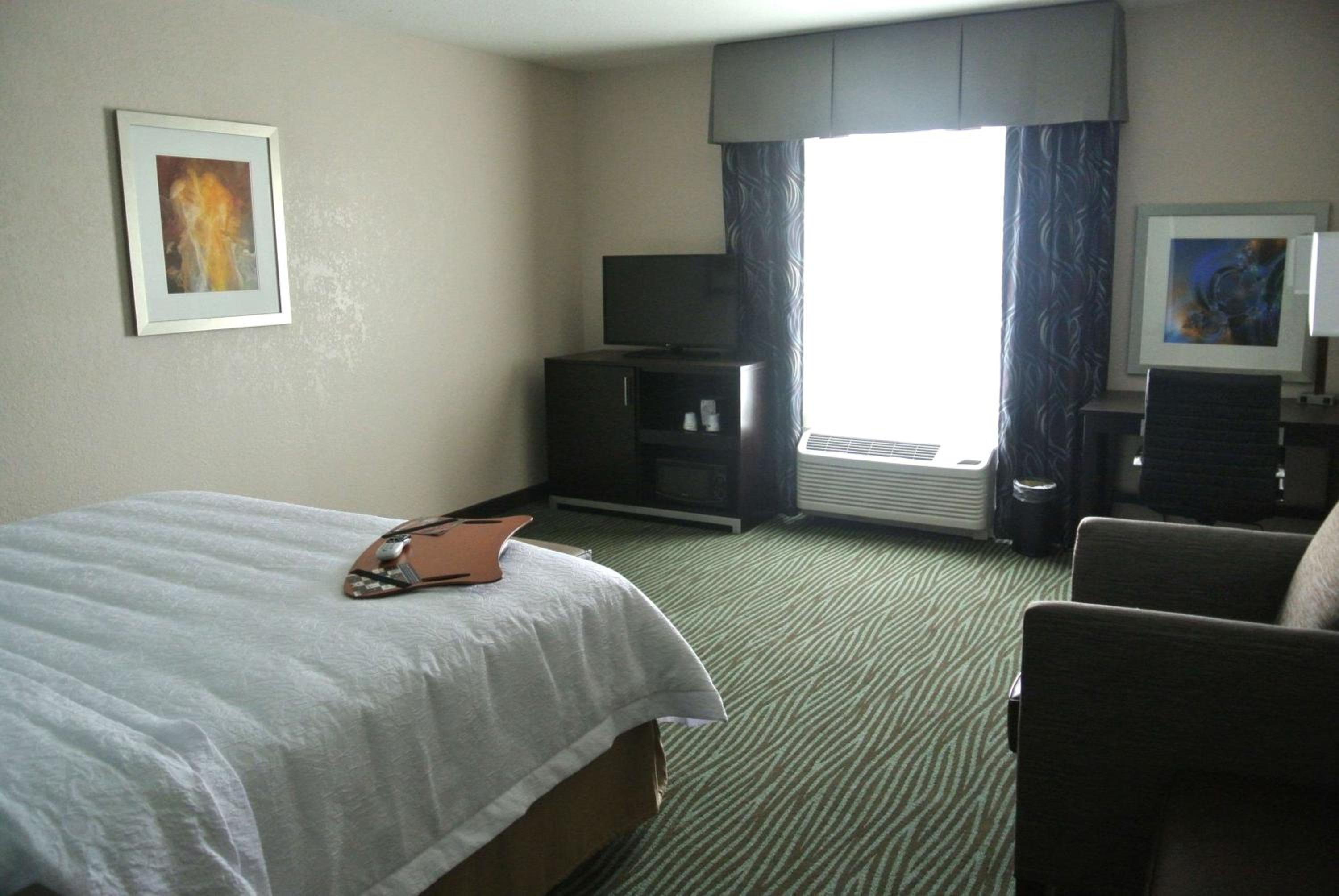 King Room with Shower - Non-Smoking