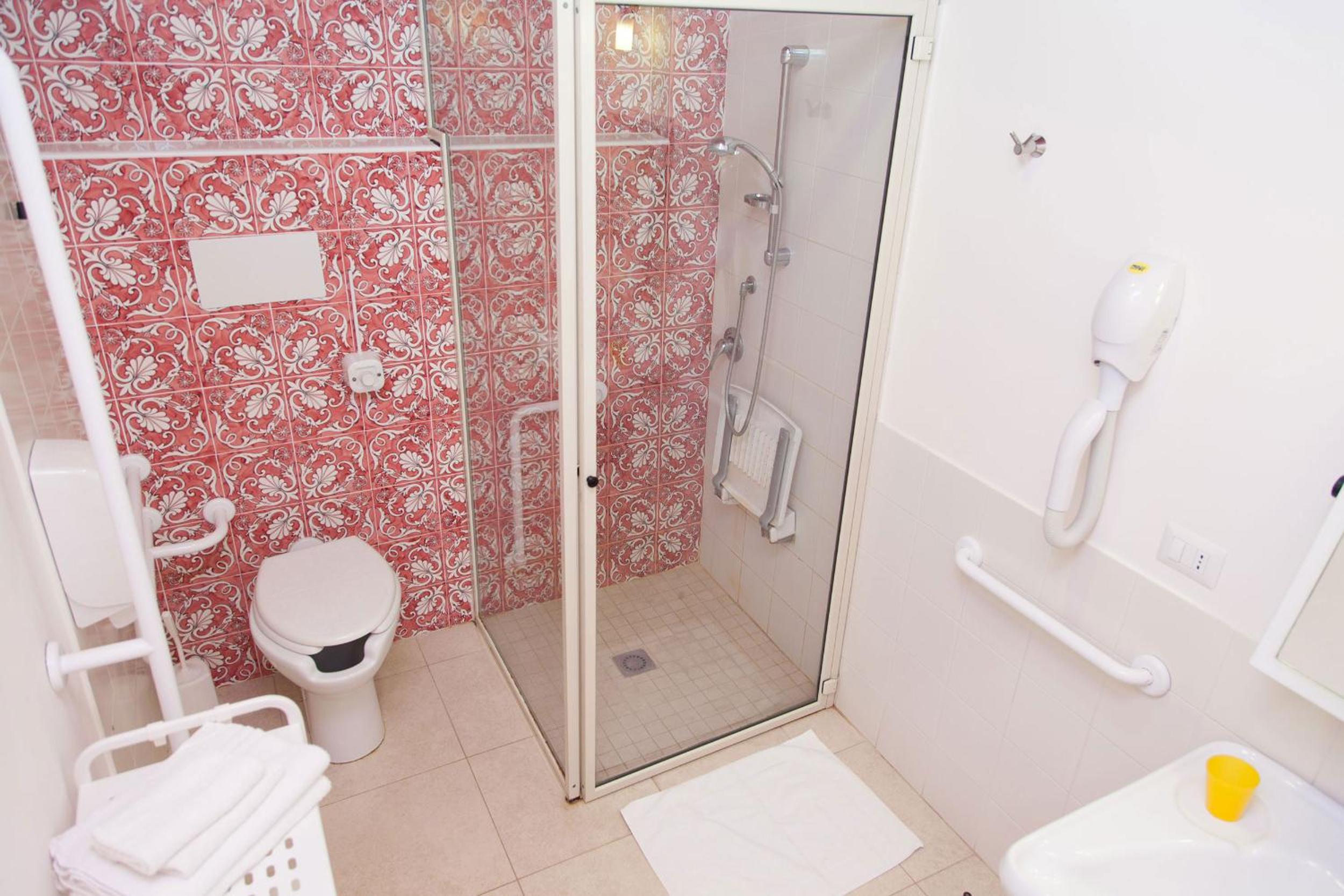 Double or Twin Room - Photo 12