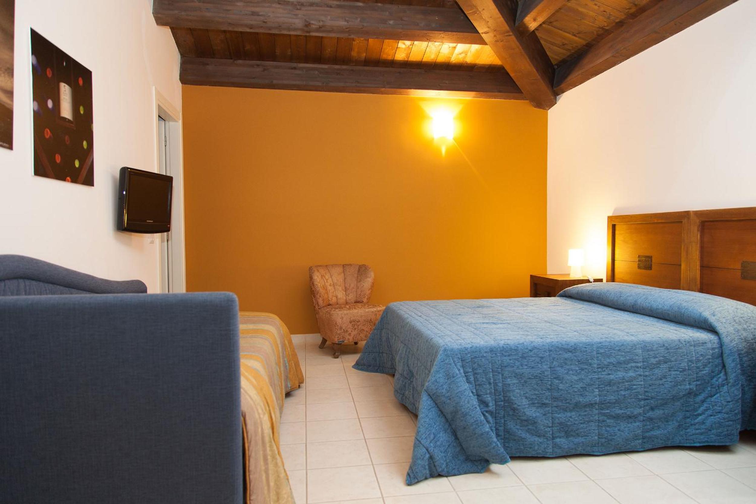 Quadruple Room - Photo 11