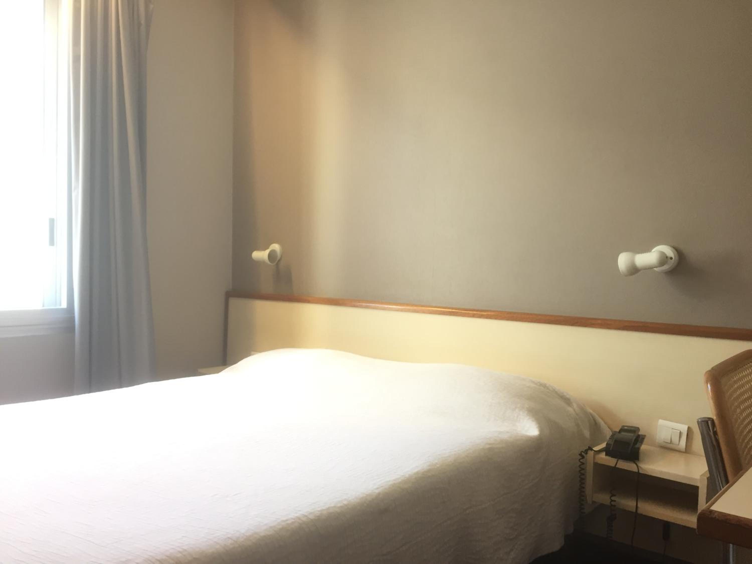 Double Room - Photo 8