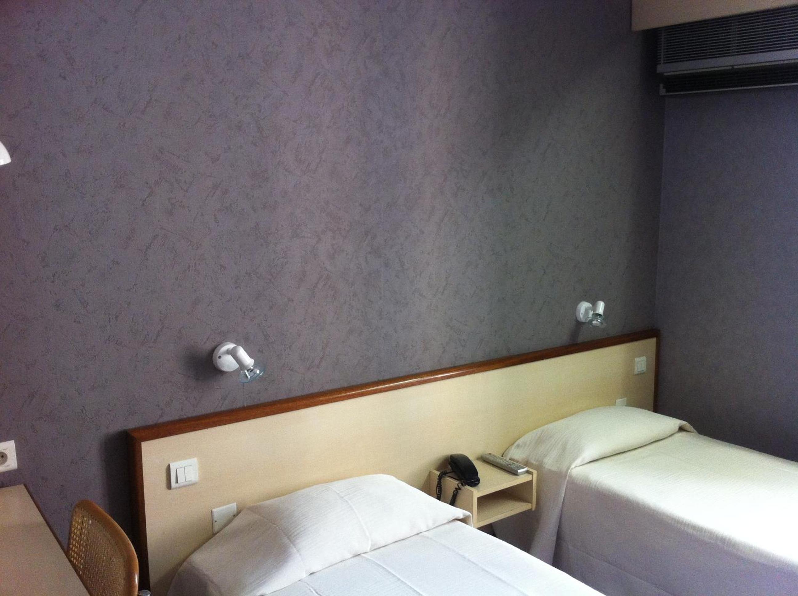 Twin Room - Photo 6