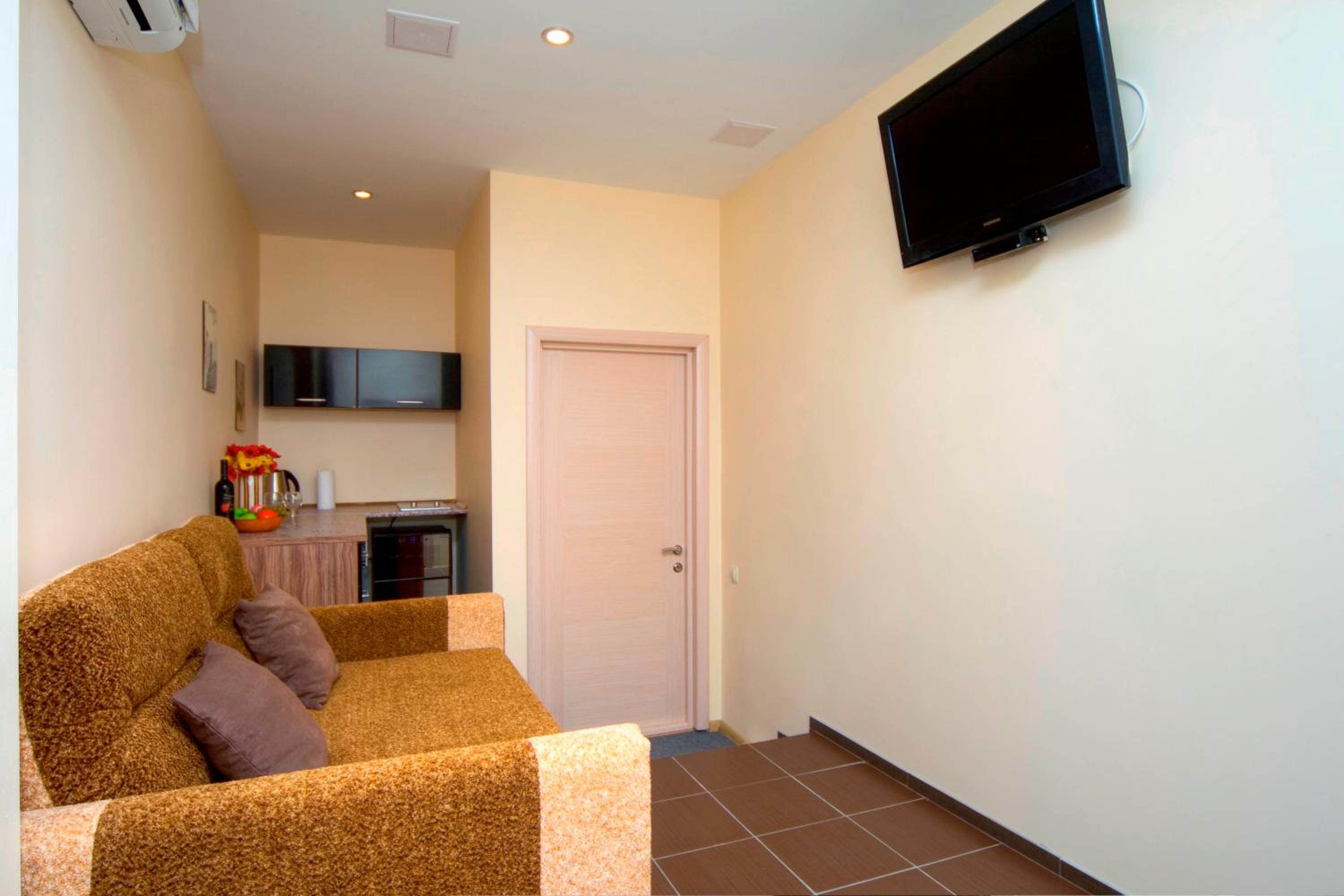 Studio Apartment with Spa Bath photo 3