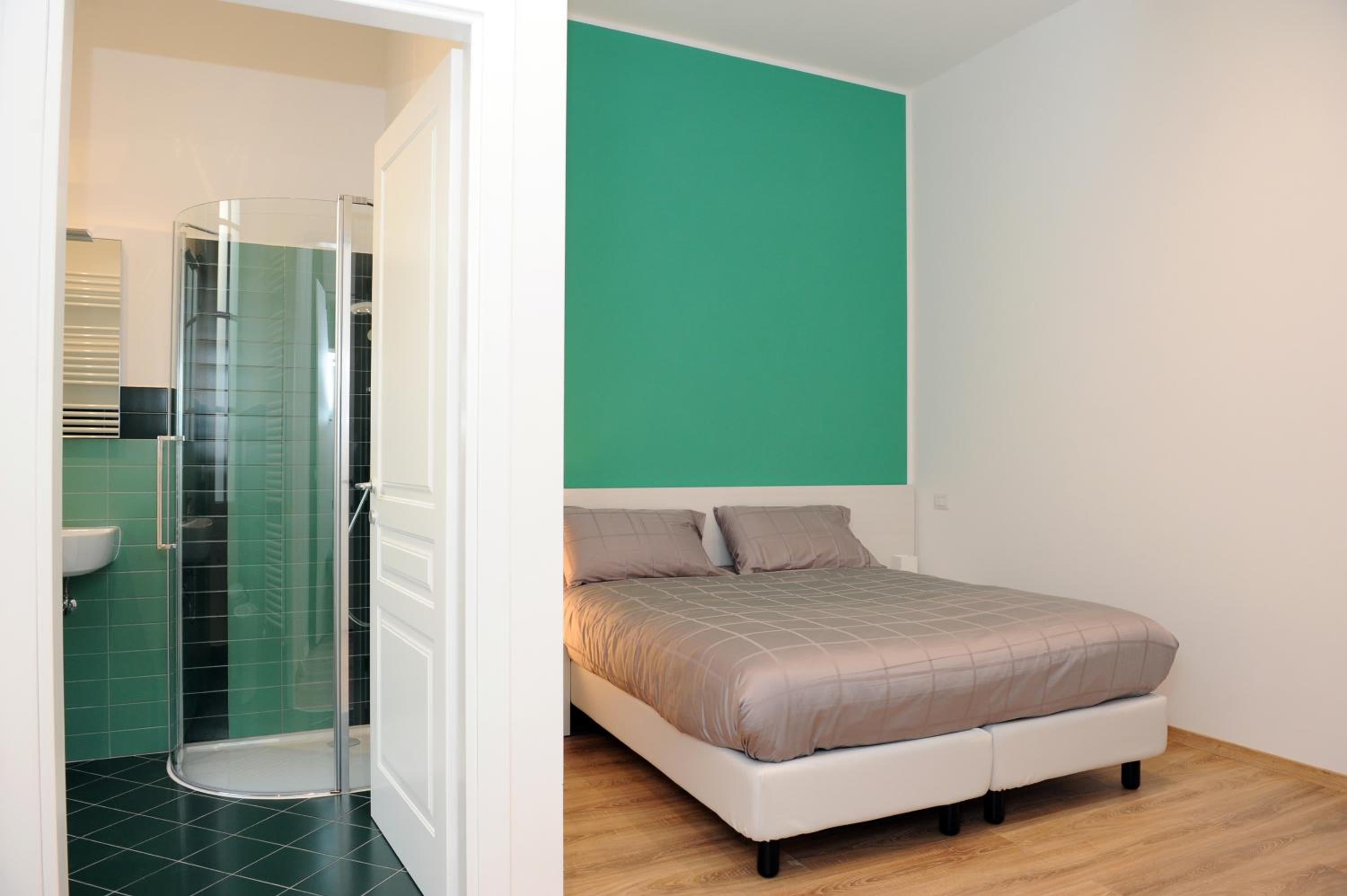 Standard Double or Twin Room - Photo 8