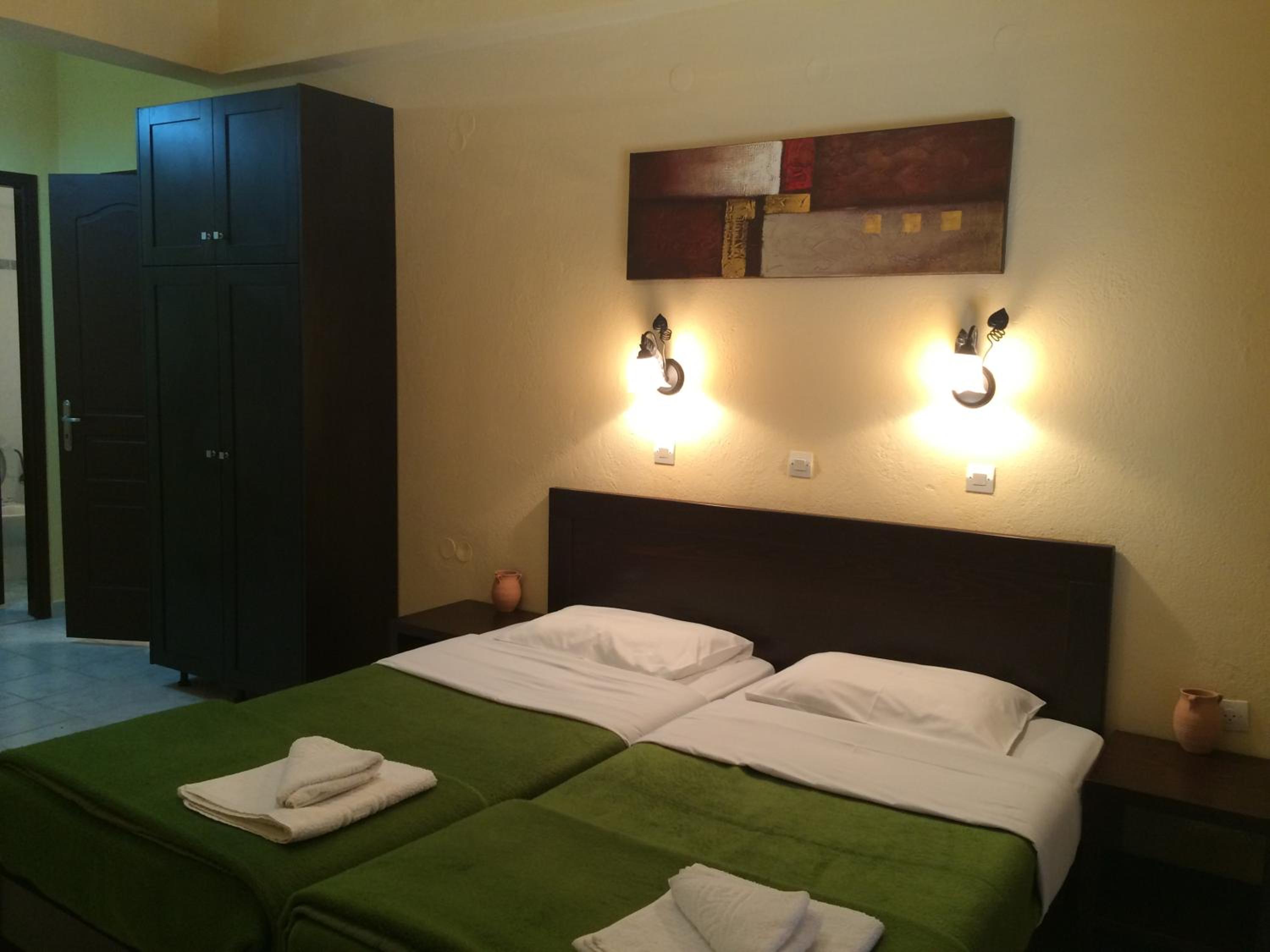 Deluxe Double Room with Balcony - Photo 18