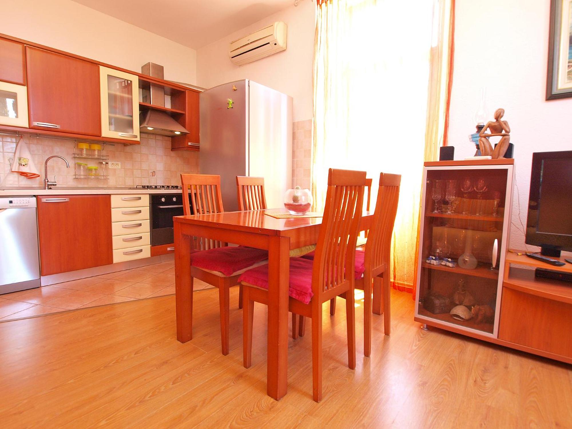 Apartment photo 2