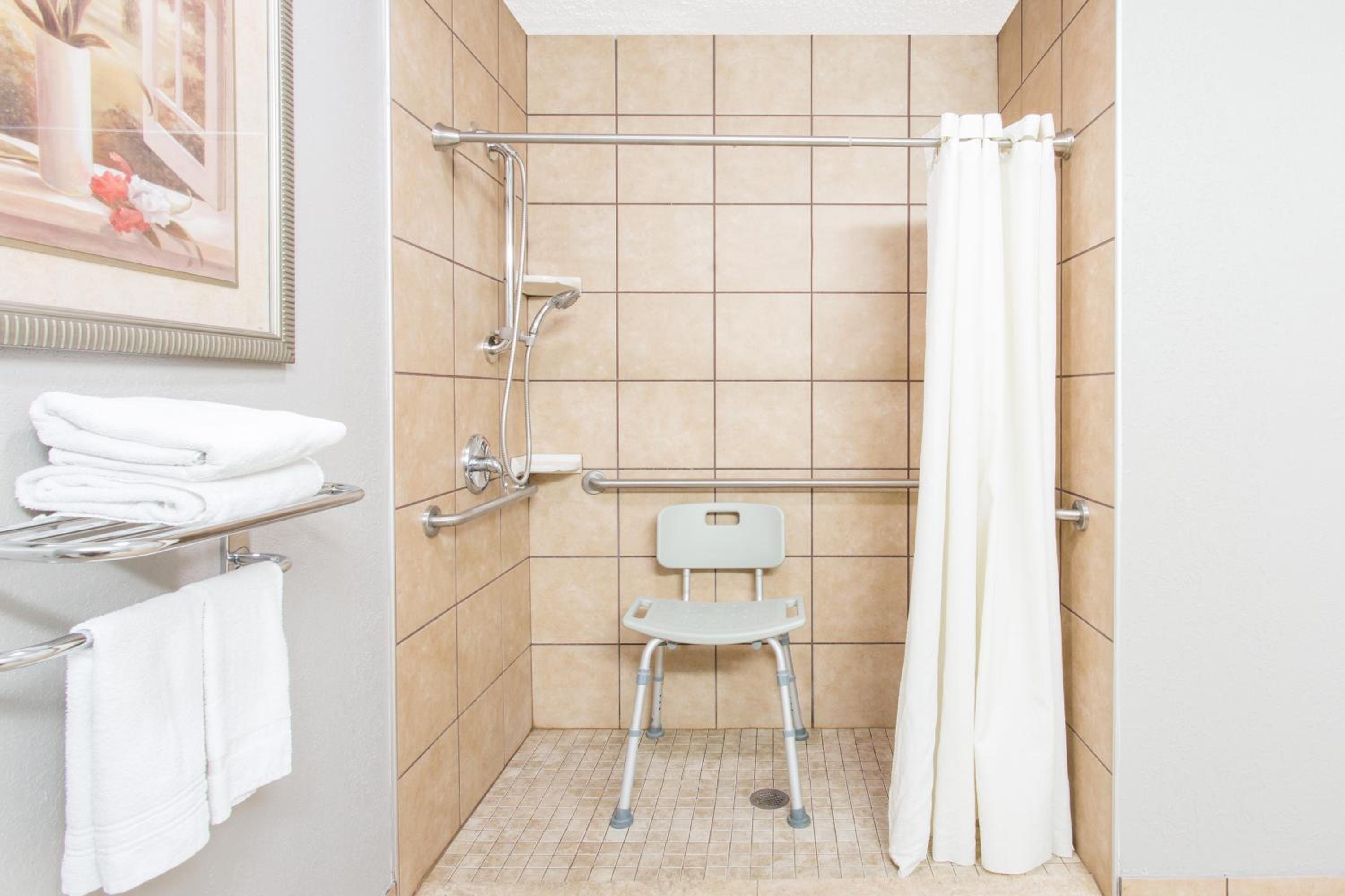 King Room - Disability Access/Non-Smoking - Photo 2