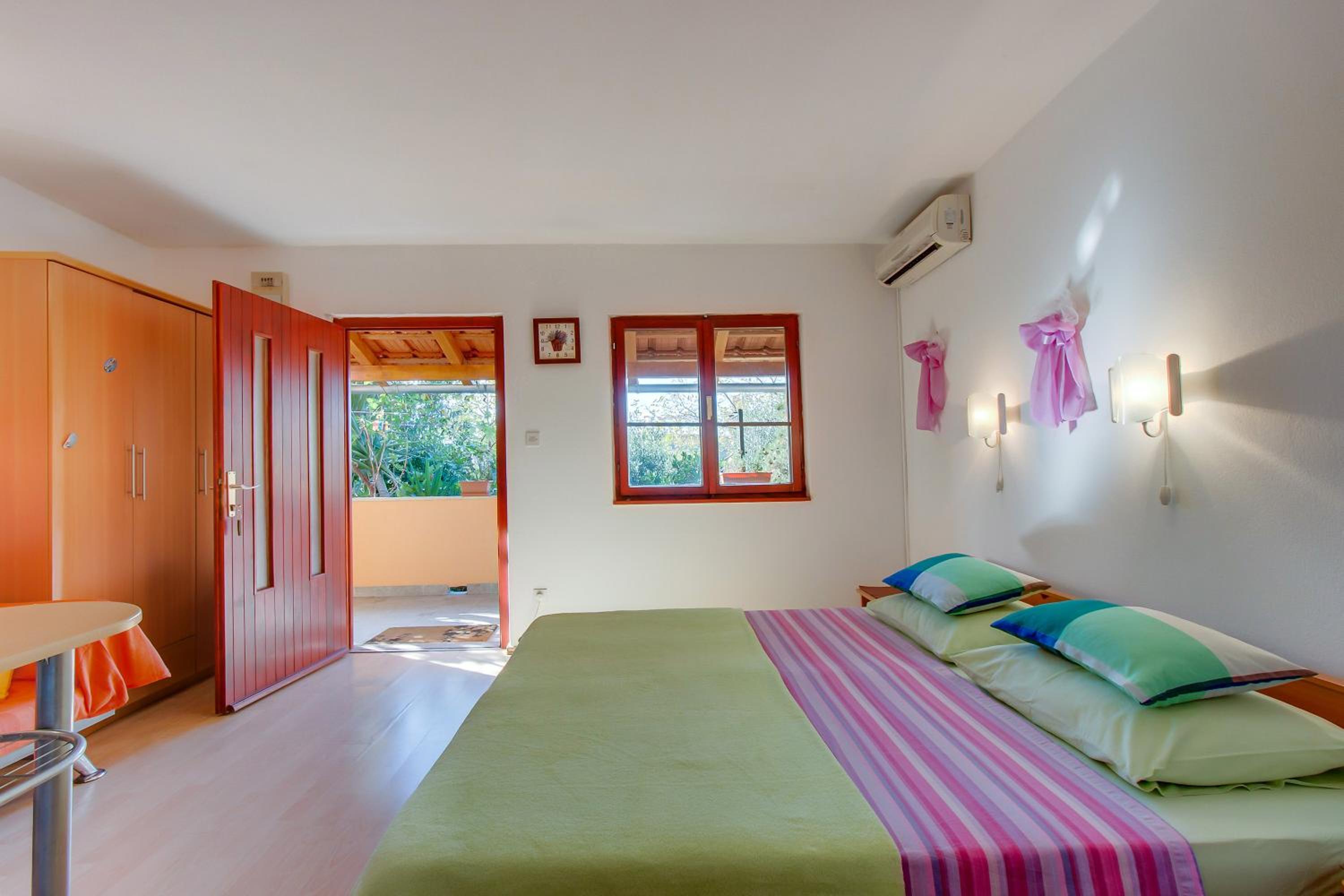Studio Apartment photo 1