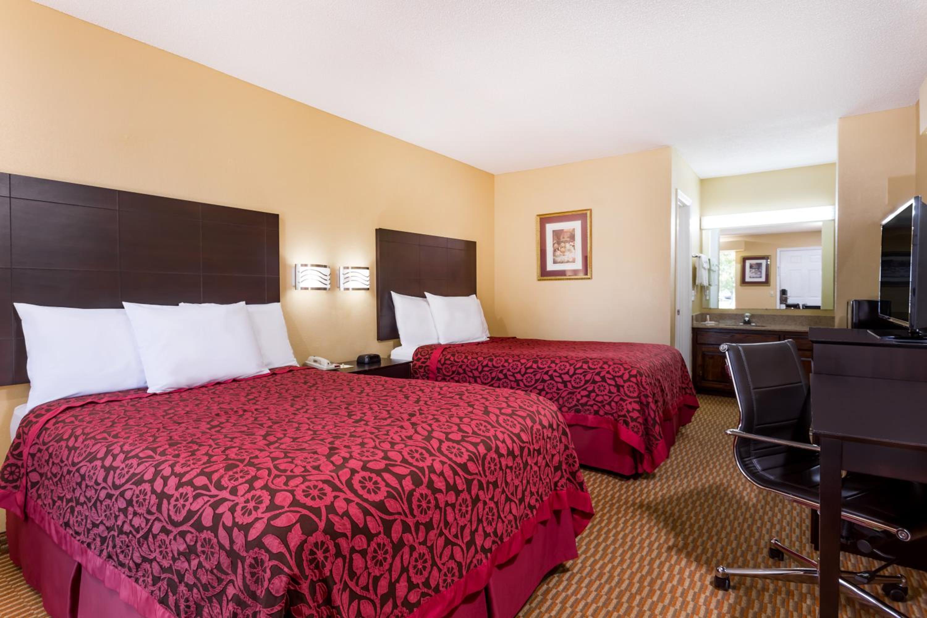 Double Room with Two Double Beds - Non-Smoking - Photo 1
