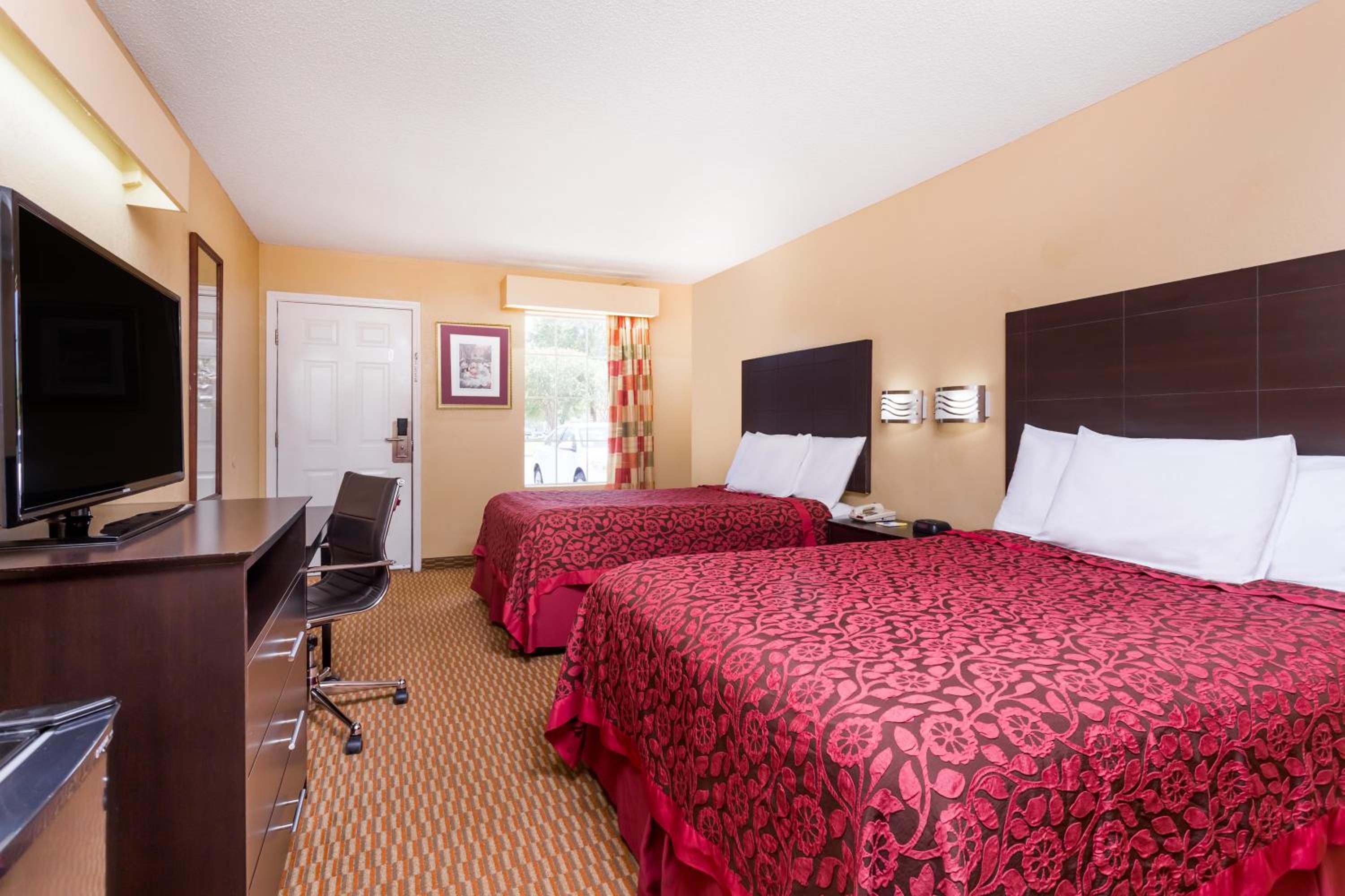 Double Room with Two Double Beds - Non-Smoking - Photo 4