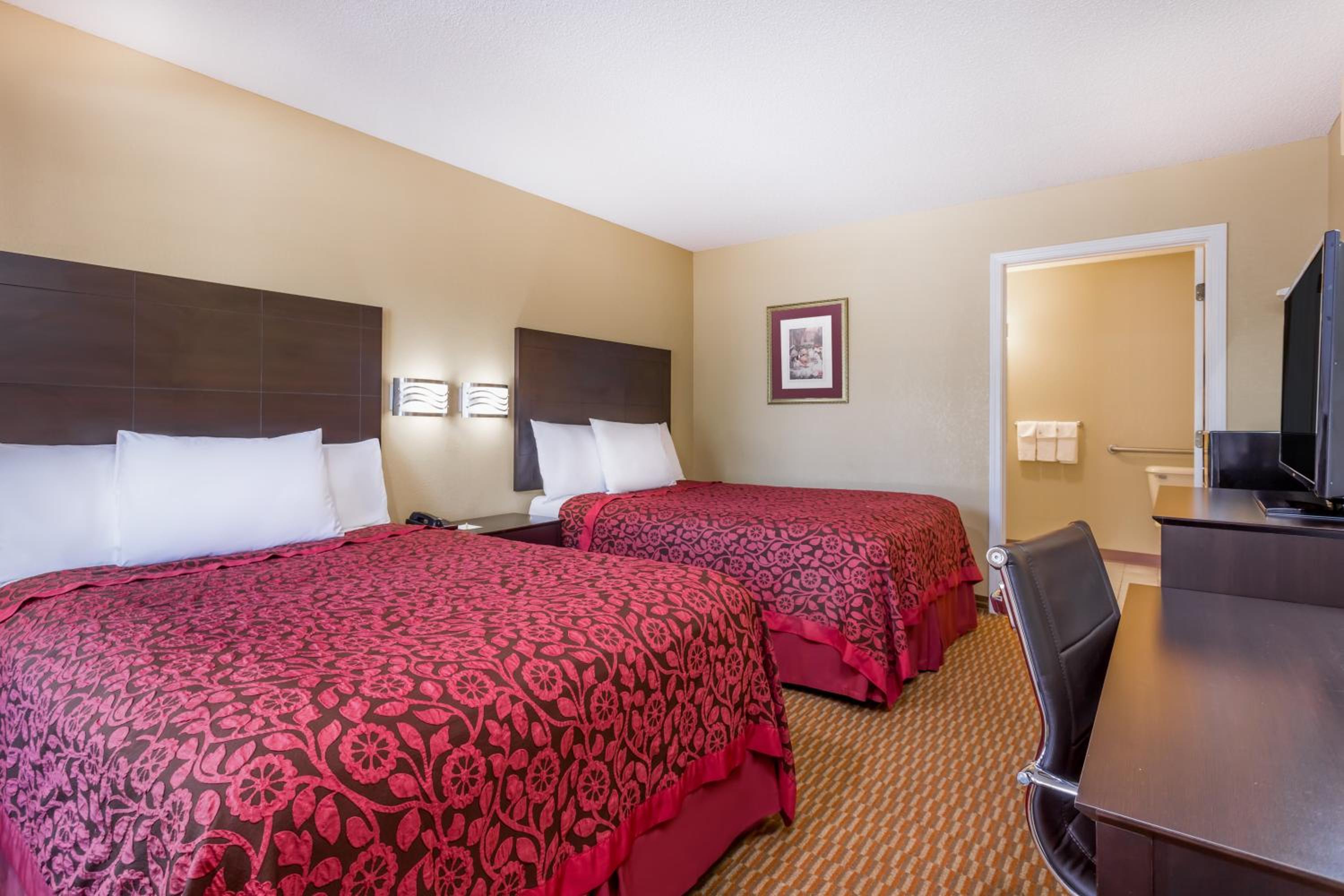 Double Room with Two Double Beds - Non-Smoking - Photo 3