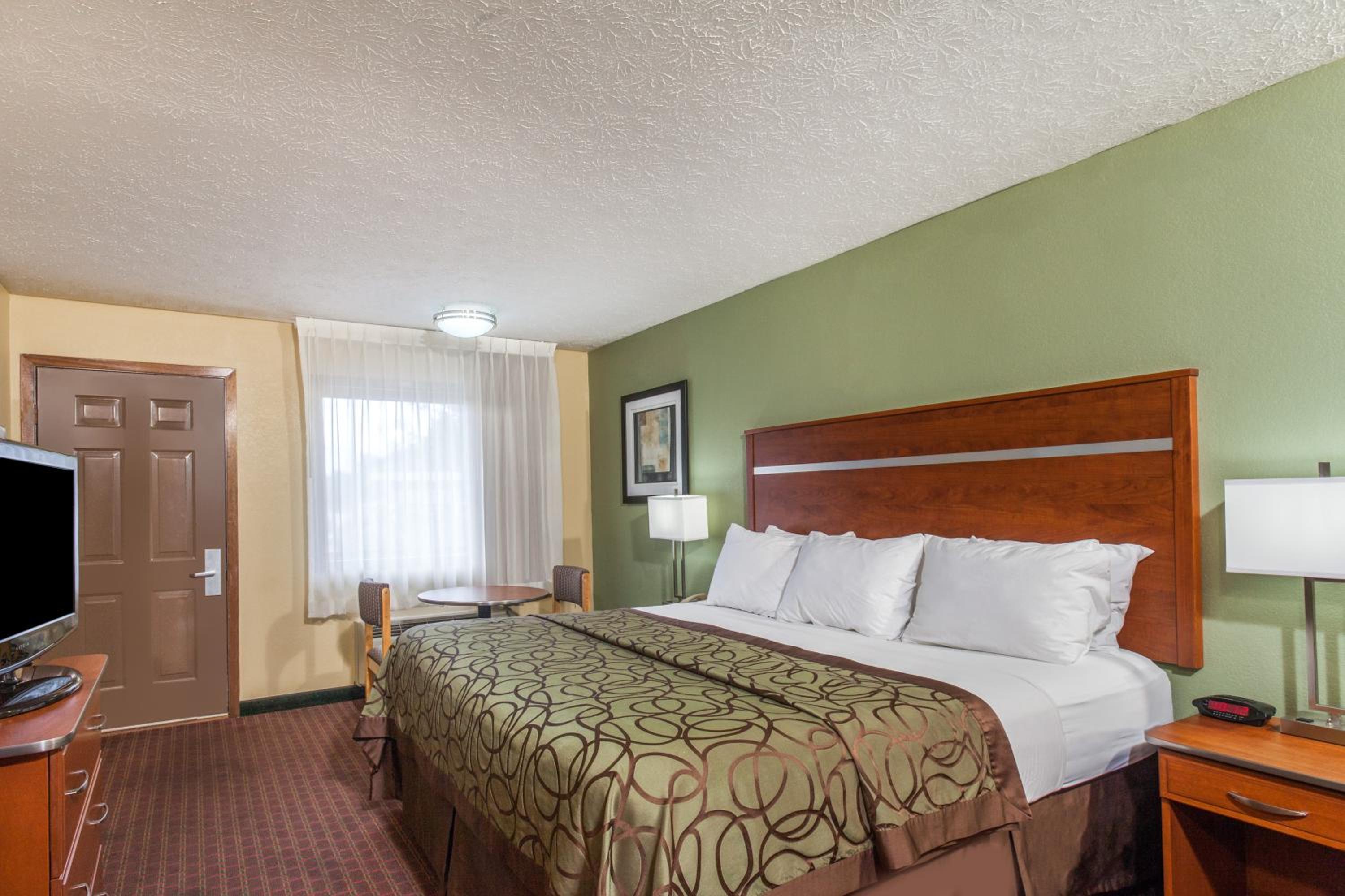 King Room - Non-Smoking - Photo 1